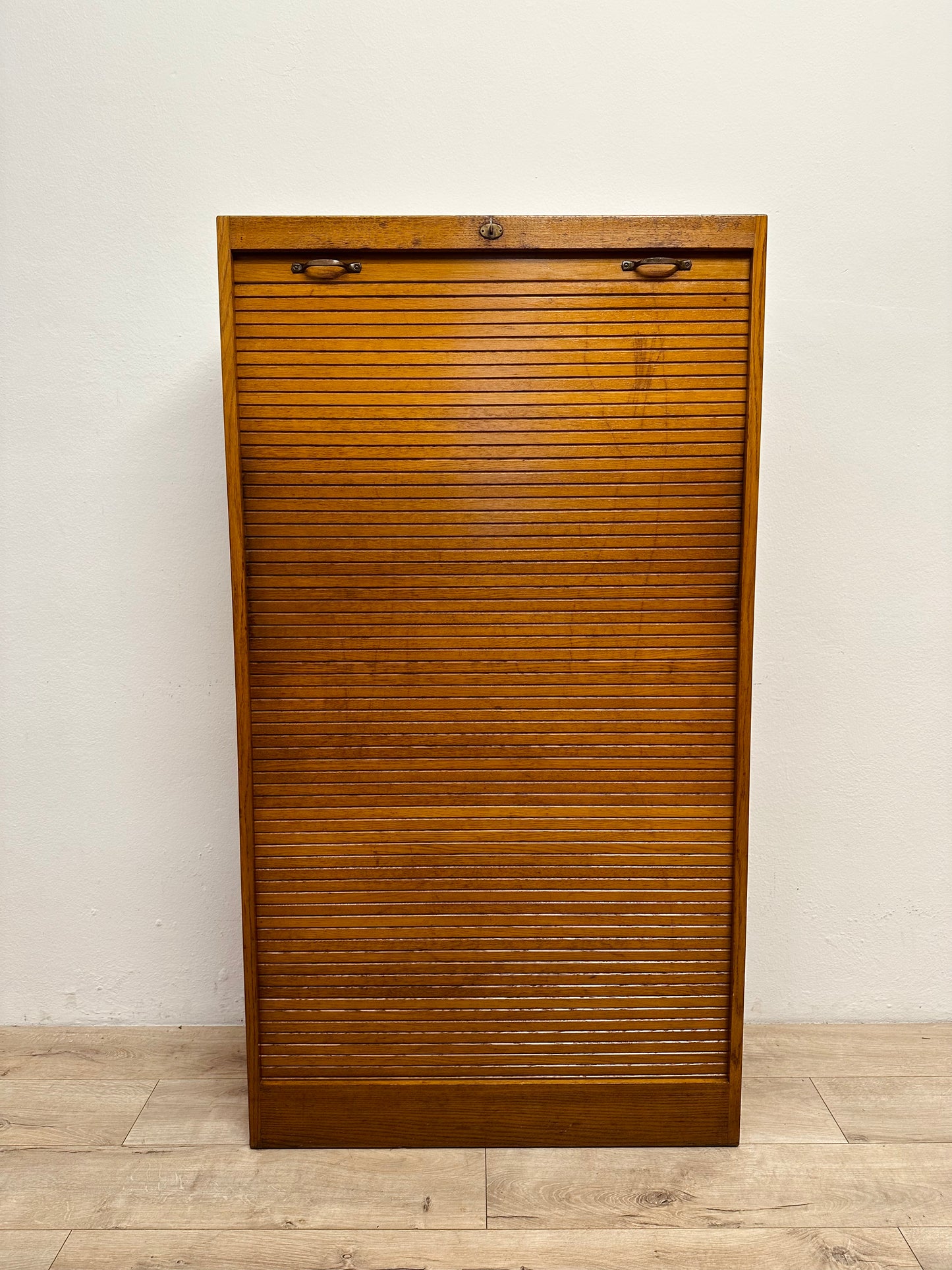 Mobile a serrandina verticale anni 60