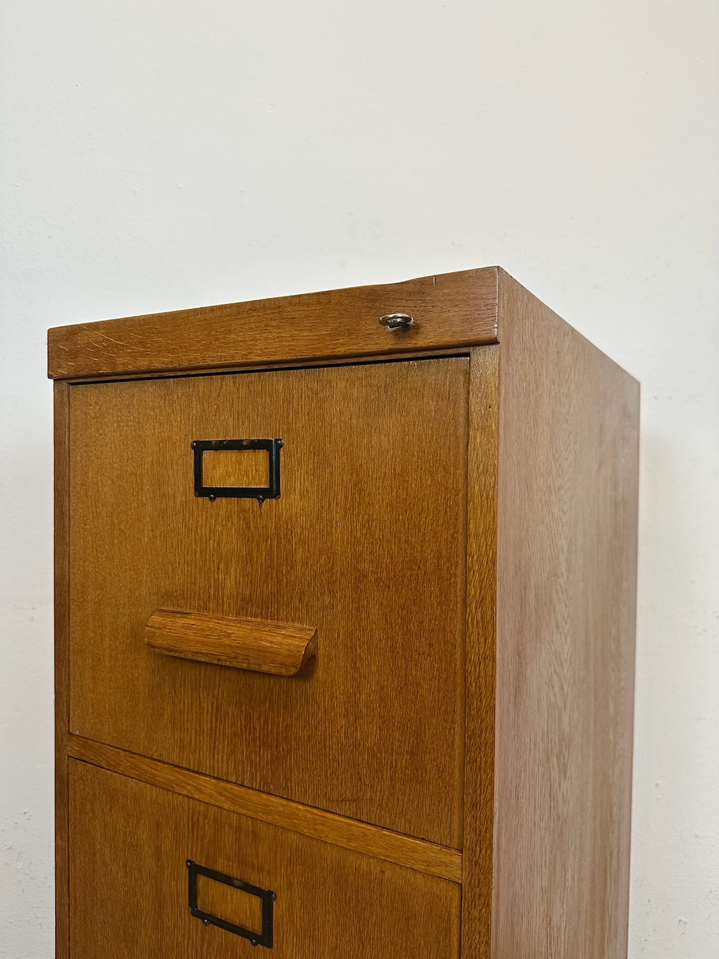 Schedario in rovere anni 60