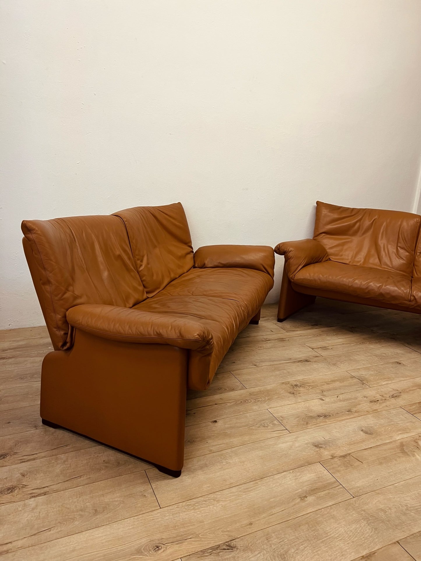 Divano Cassina in pelle, modello Palmaria Vico Magistretti