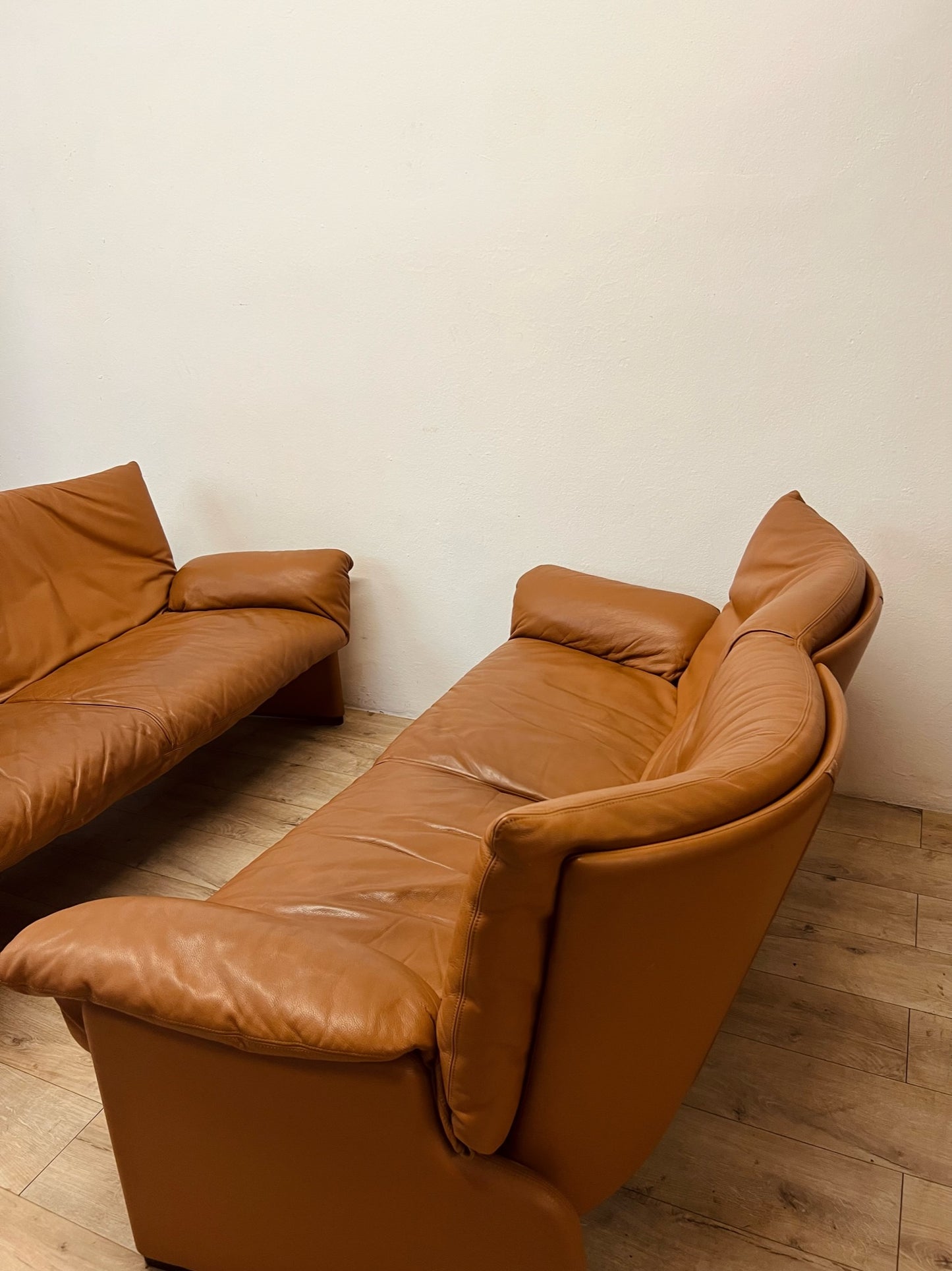 Divano Cassina in pelle, modello Palmaria Vico Magistretti