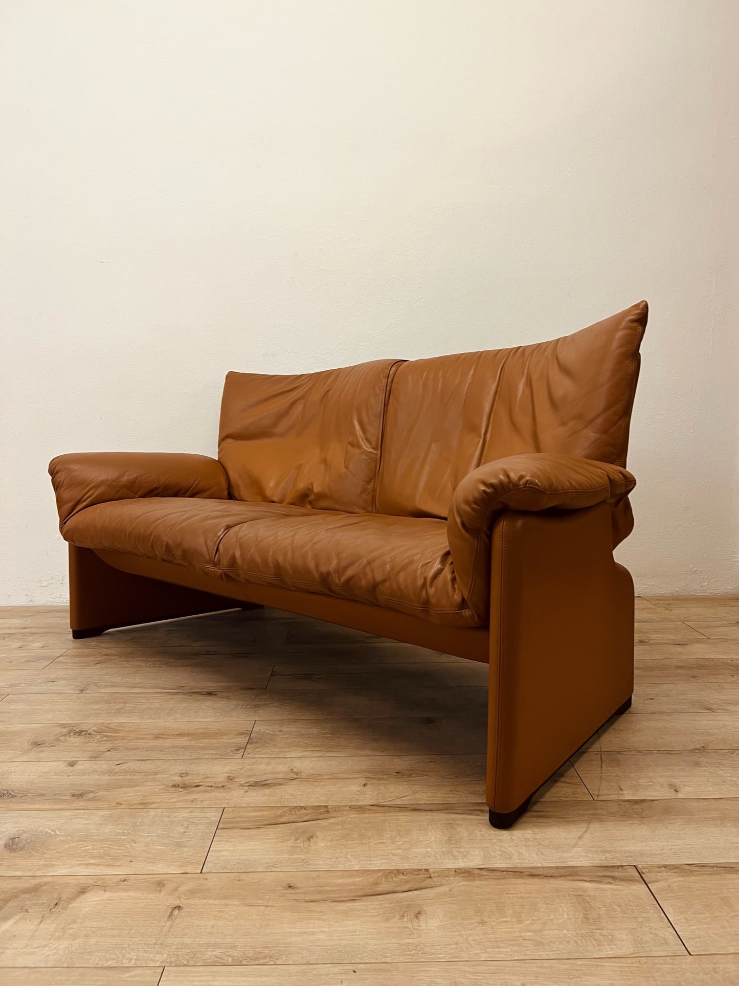 Divano Cassina in pelle, modello Palmaria Vico Magistretti