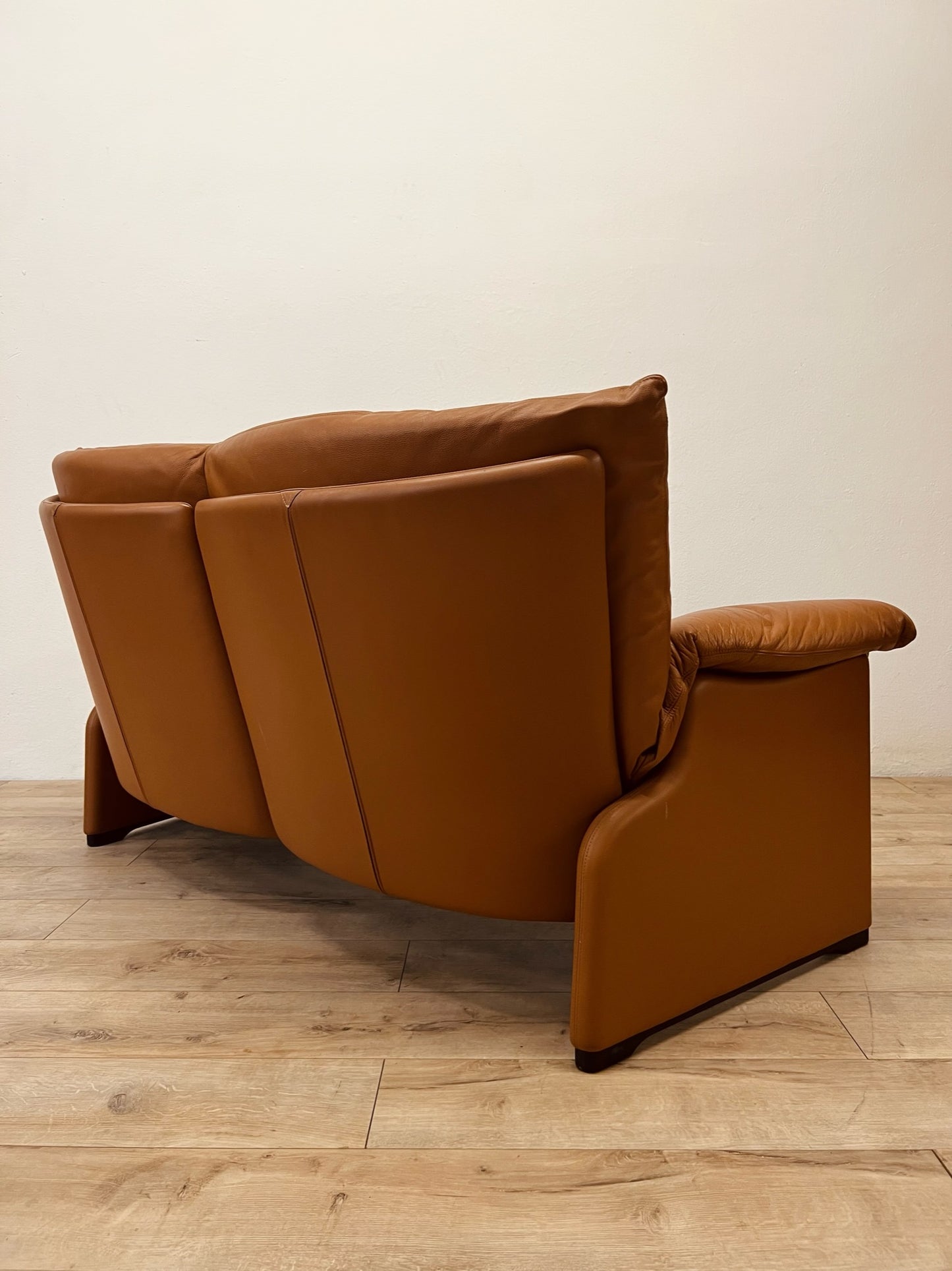 Divano Cassina in pelle, modello Palmaria Vico Magistretti