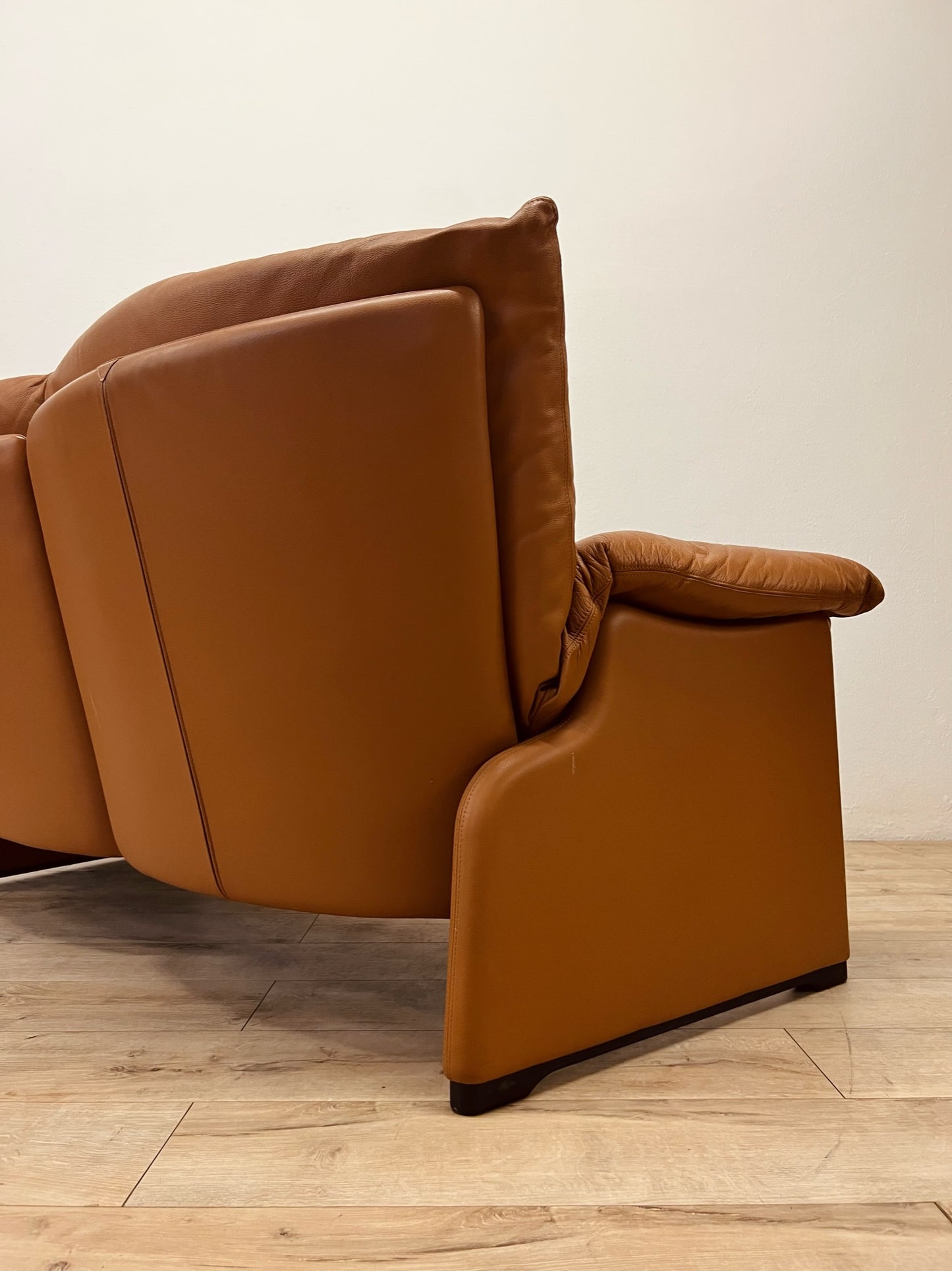Divano Cassina in pelle, modello Palmaria Vico Magistretti