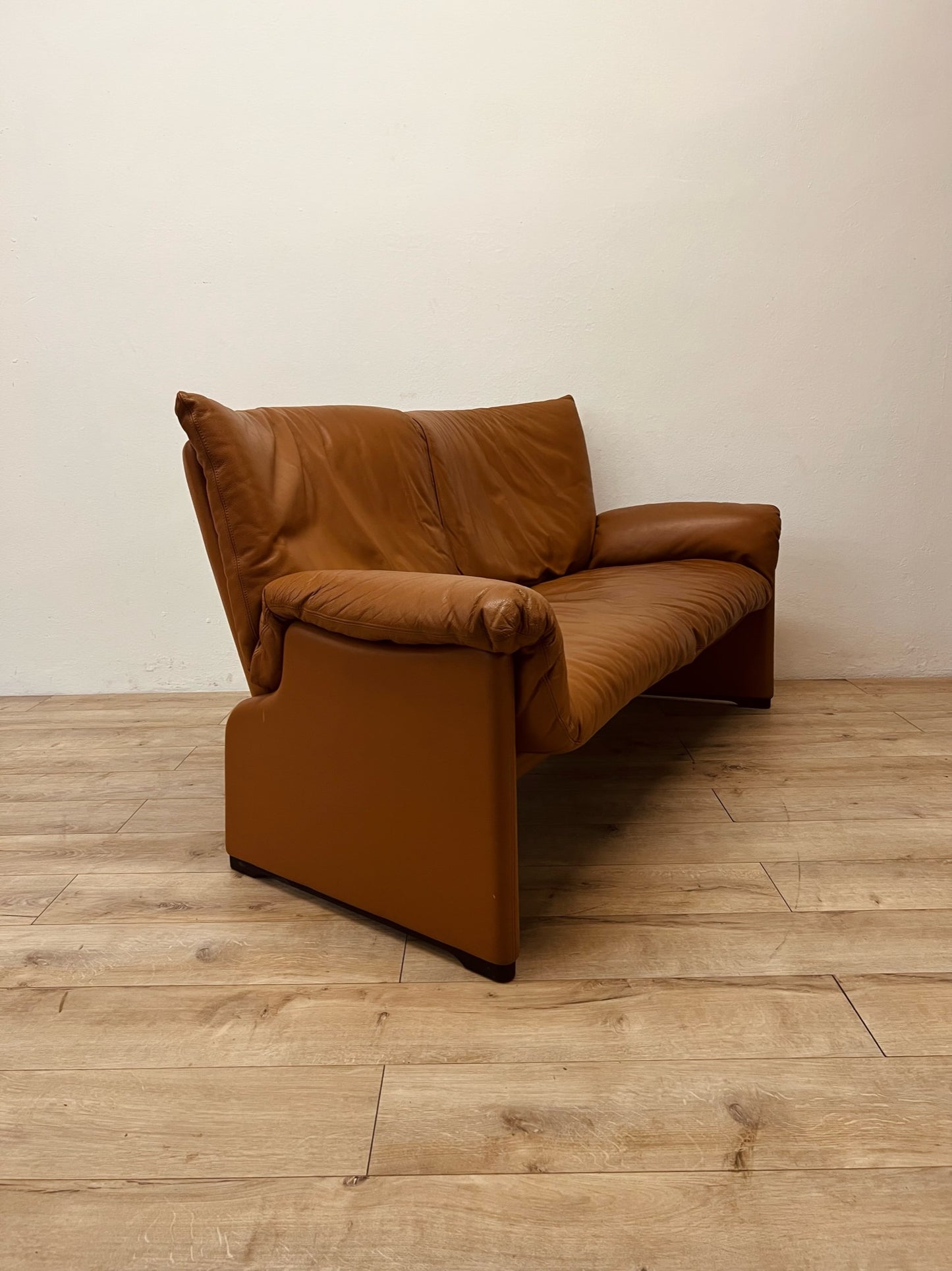 Divano Cassina in pelle, modello Palmaria Vico Magistretti