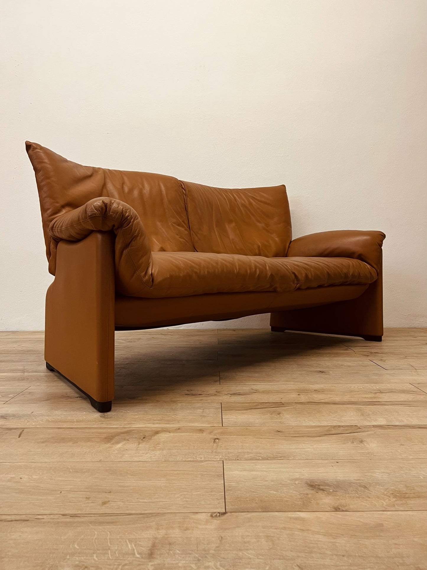 Divano Cassina in pelle, modello Palmaria Vico Magistretti
