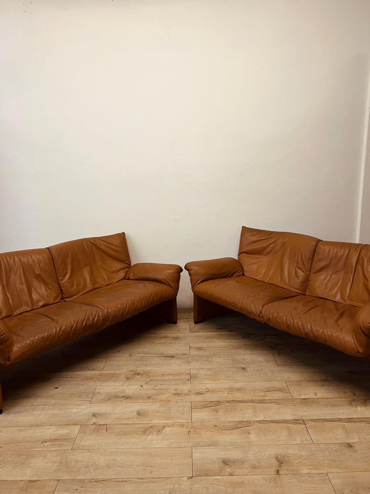 Divano Cassina in pelle, modello Palmaria Vico Magistretti