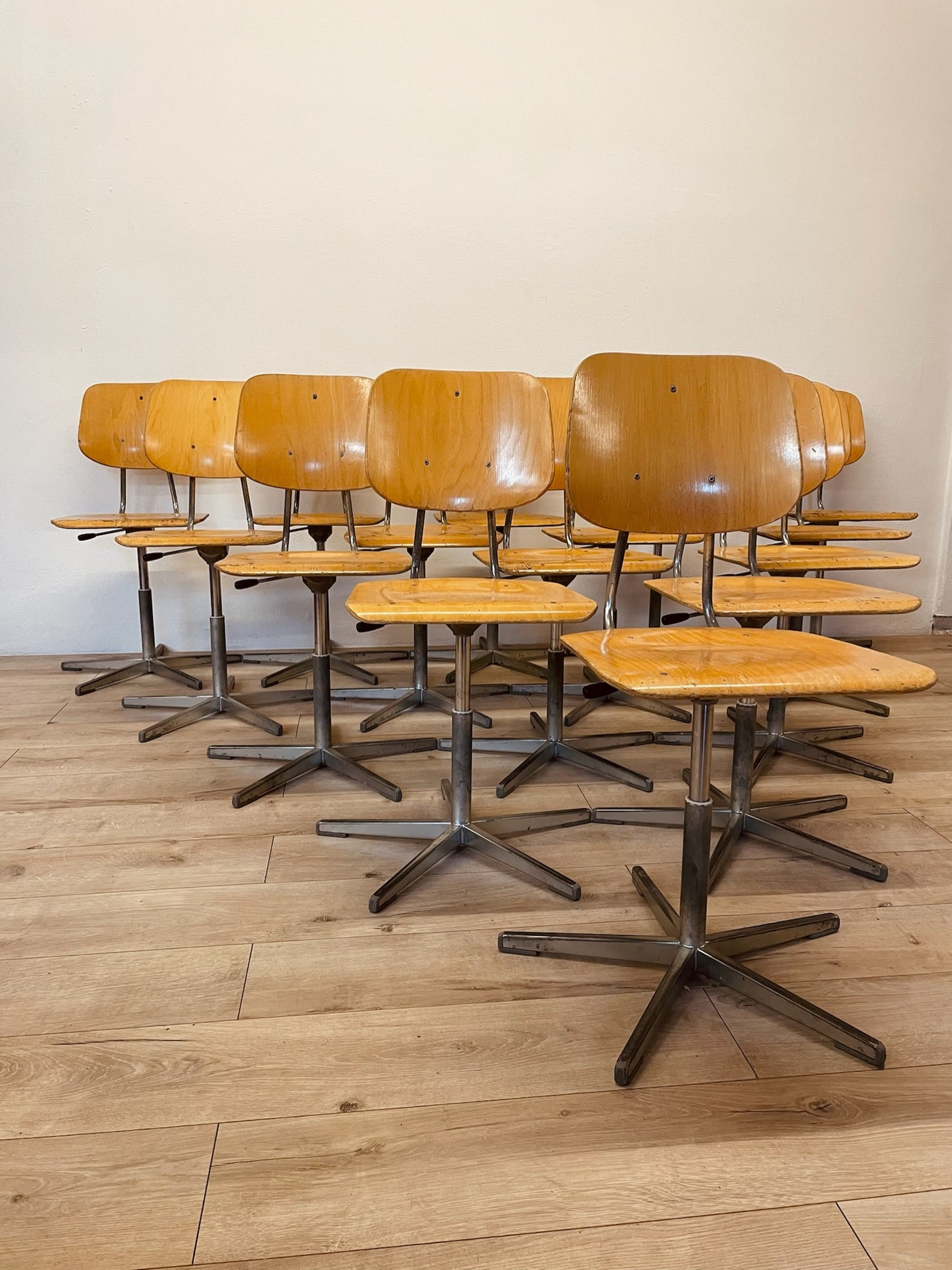 Sedia da scuola girevole anni 70