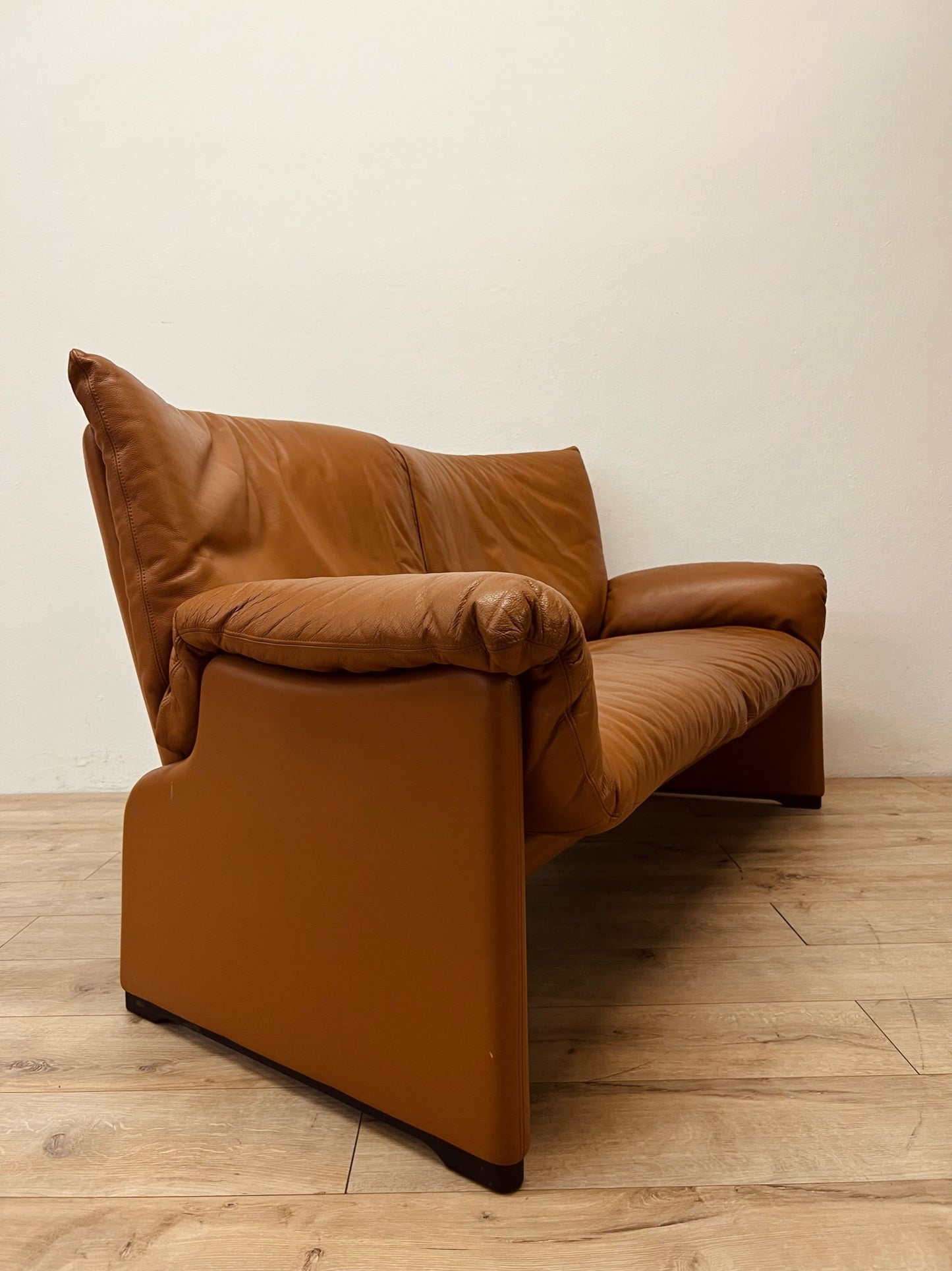 Divano Cassina in pelle, modello Palmaria Vico Magistretti