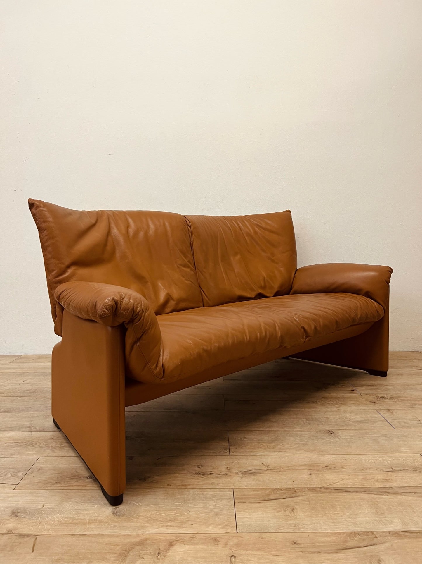 Divano Cassina in pelle, modello Palmaria Vico Magistretti