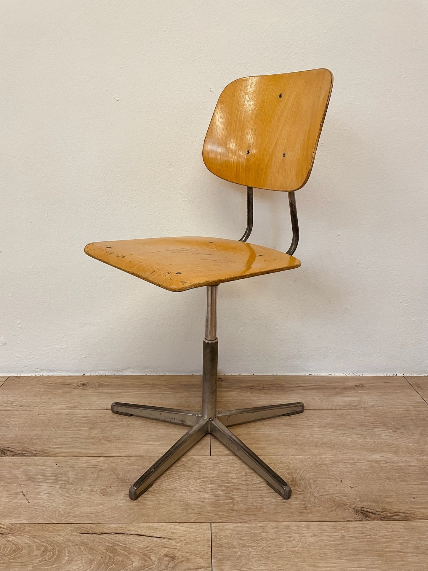 Sedia da scuola girevole anni 70