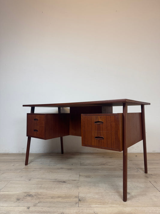 Scrivania danese in teak anni 60