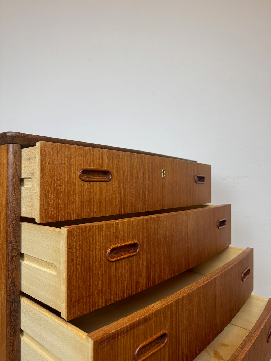 Cassettiera in teak anni 70
