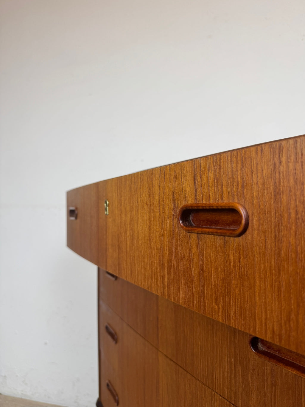 Cassettiera in teak anni 70