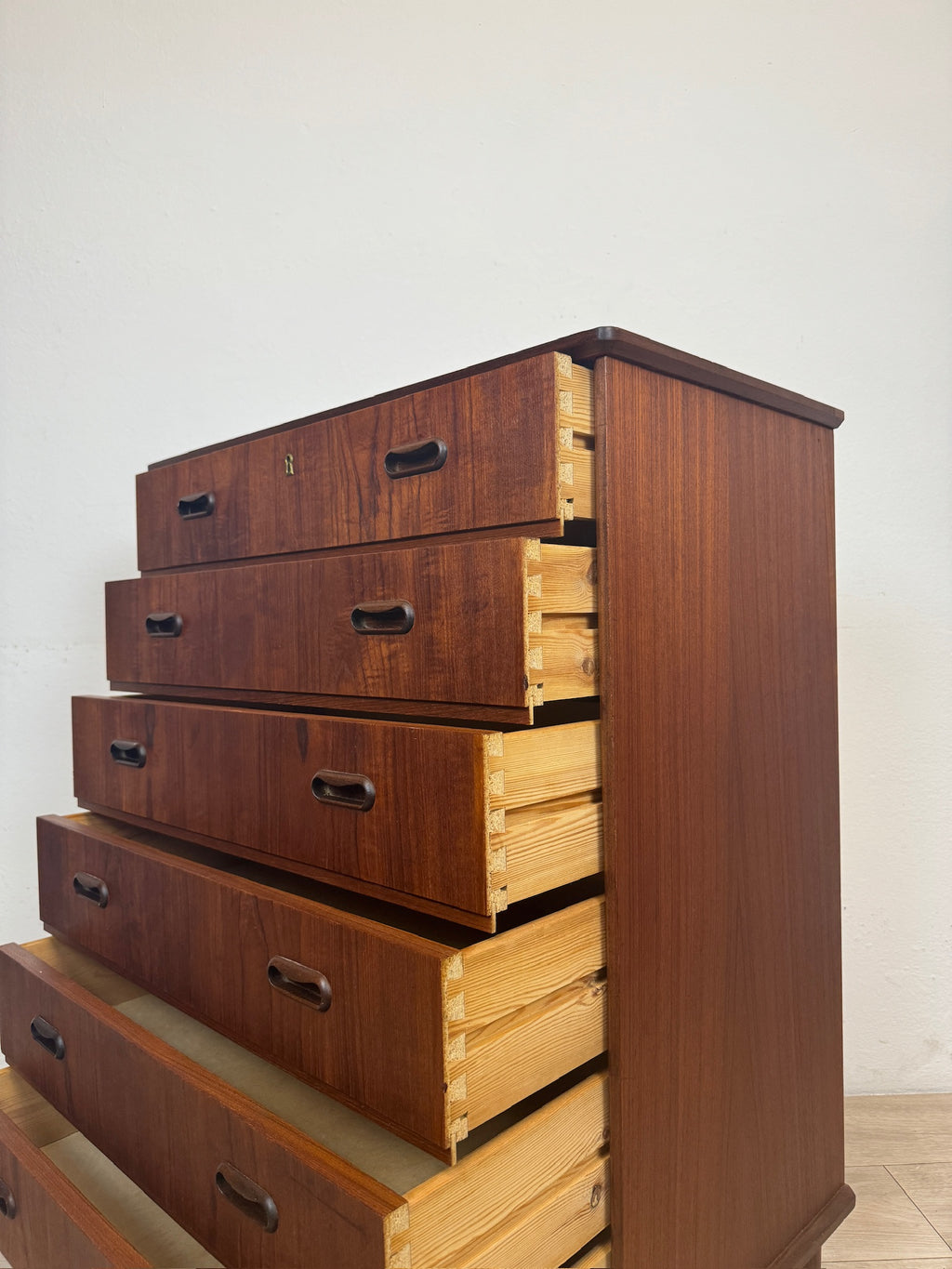 Cassettiera in teak anni 70