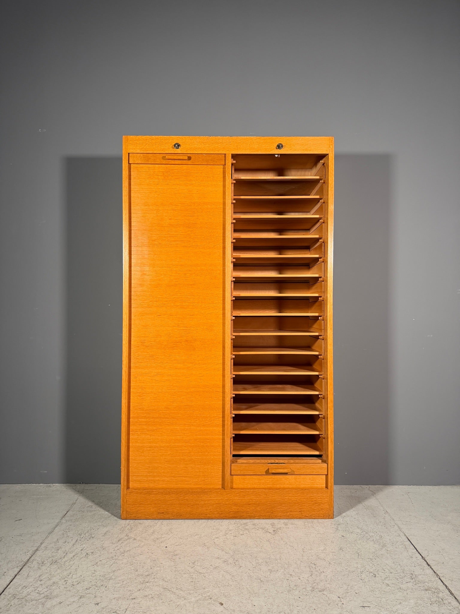 Mobile a serrandina Anni 70