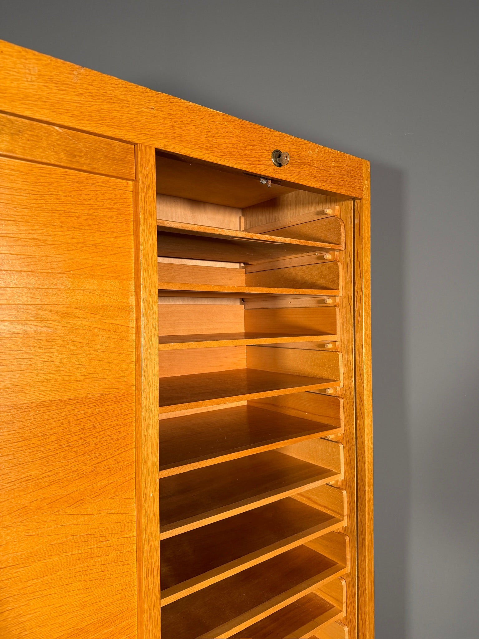 Mobile a serrandina Anni 70