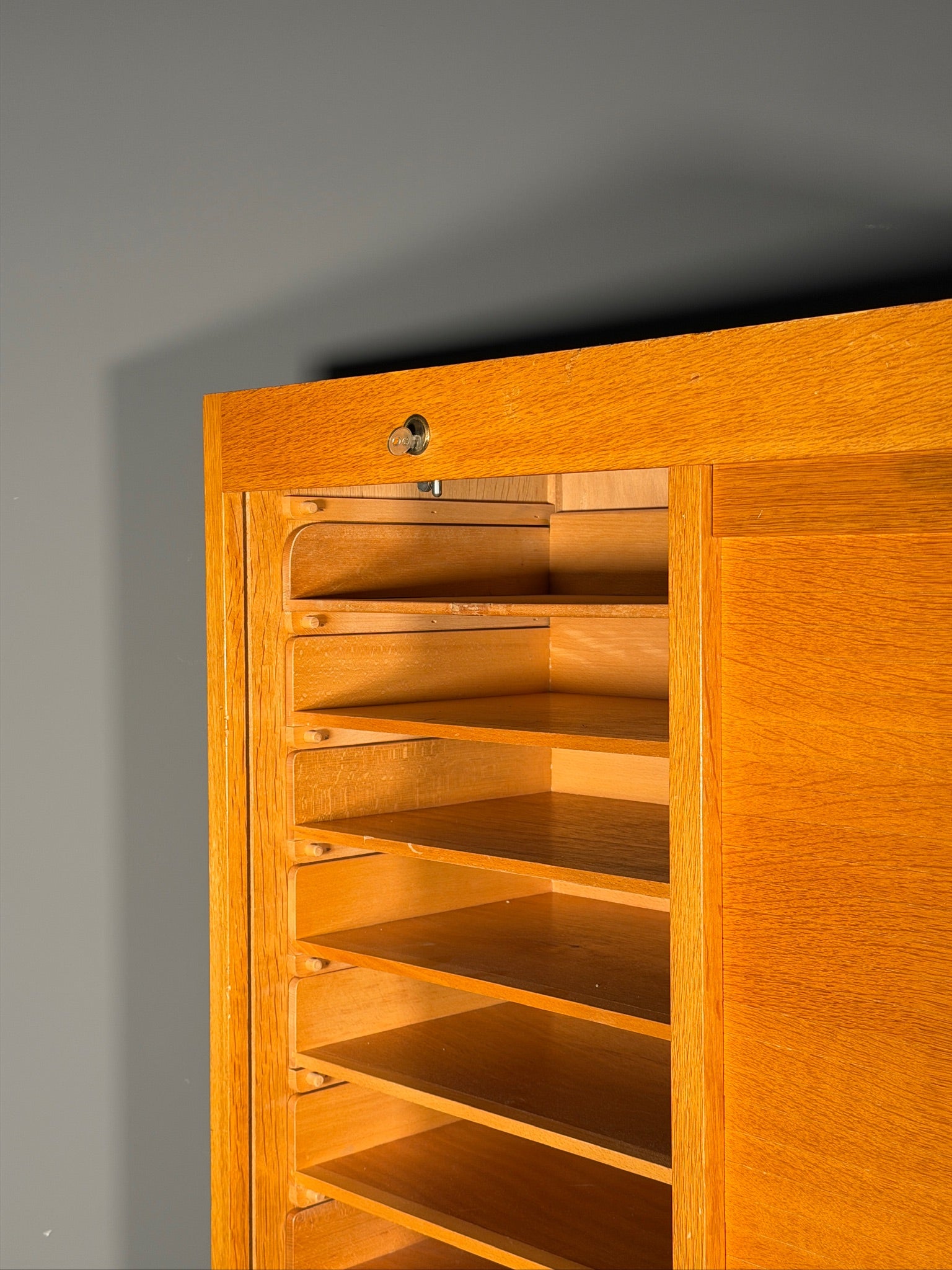 Mobile a serrandina Anni 70