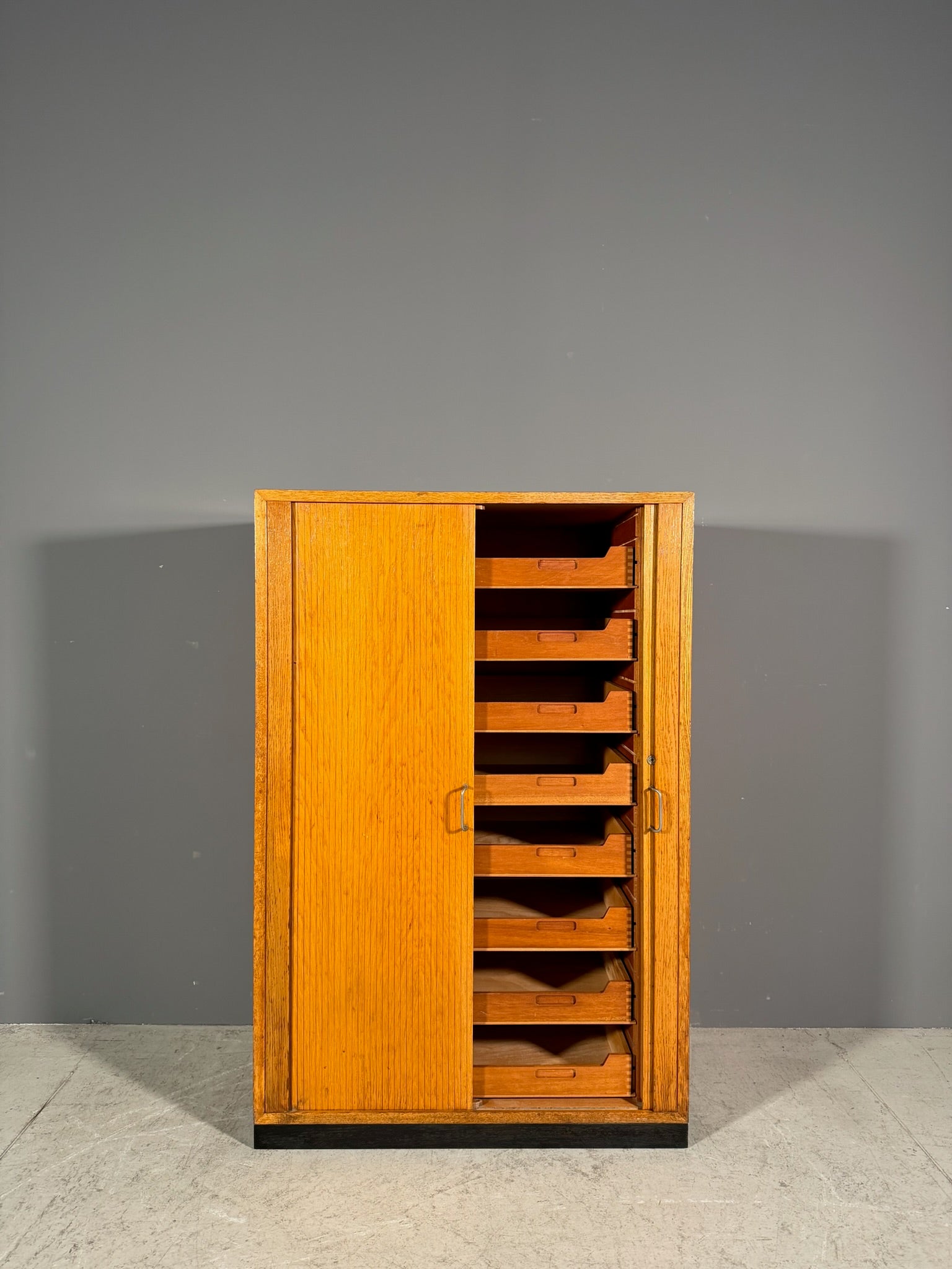 Mobile con doppia serrandina