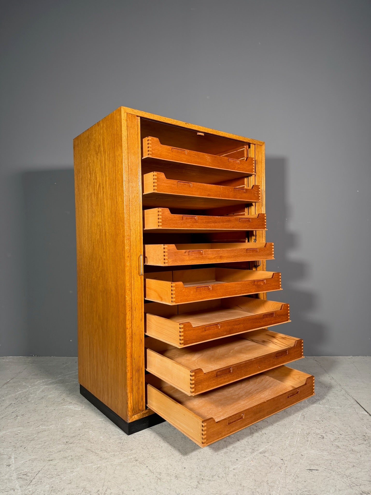 Mobile con doppia serrandina