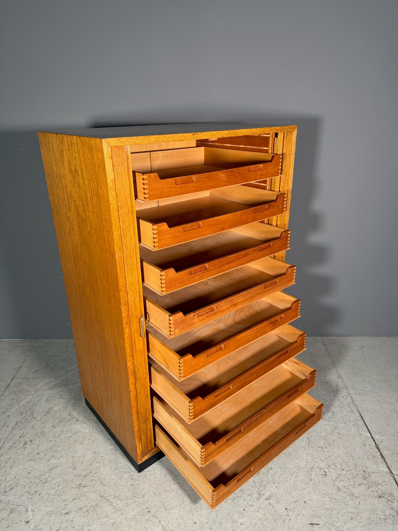 Mobile con doppia serrandina