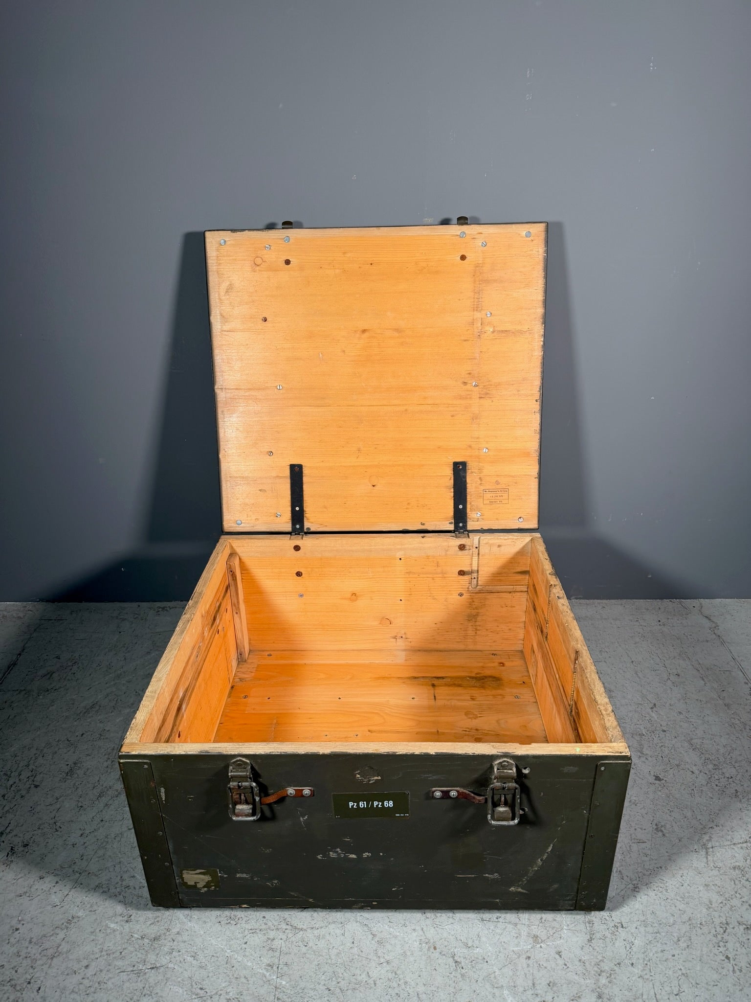 Cassa militare in legno