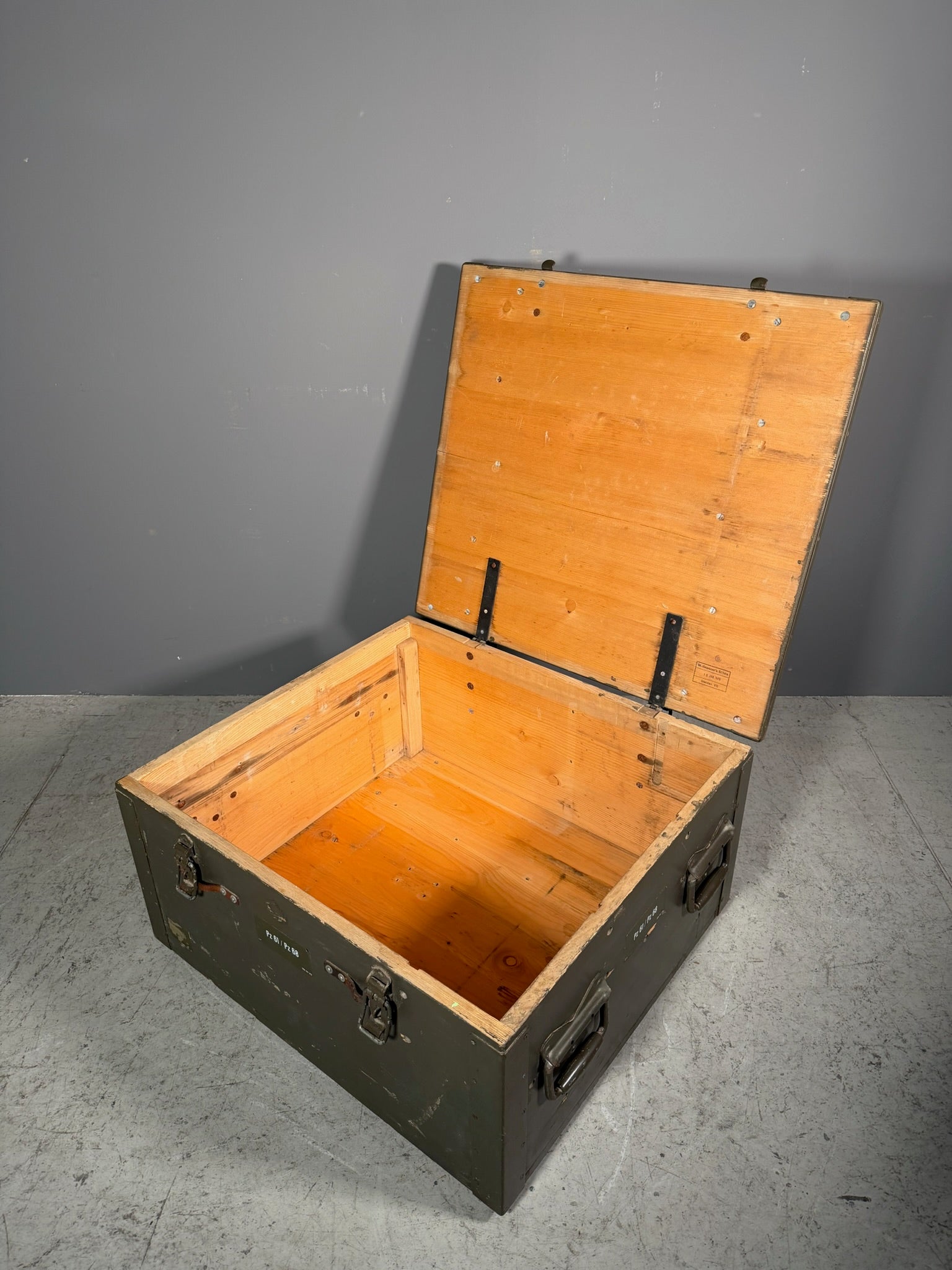 Cassa militare in legno