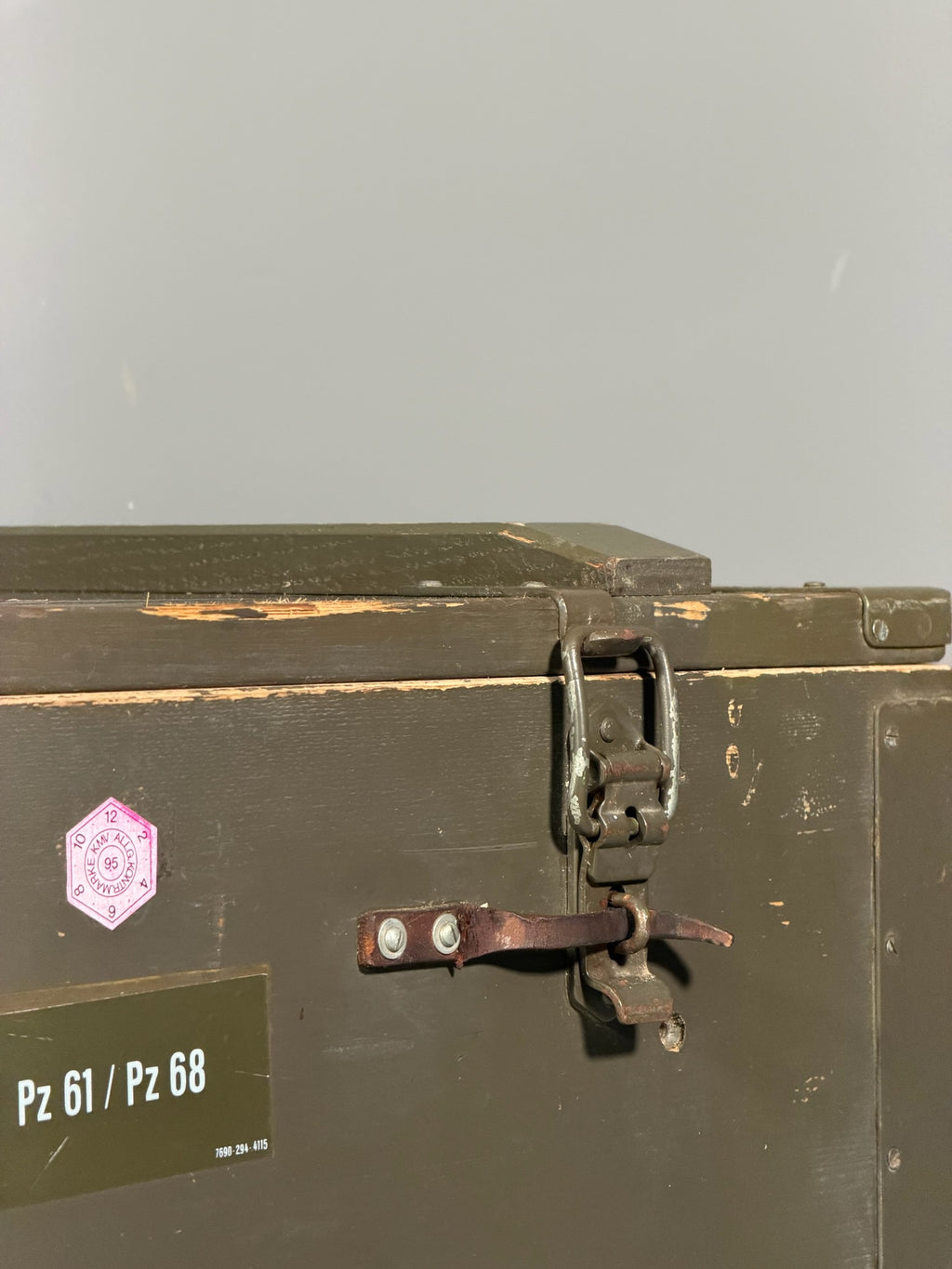 Cassa militare in legno