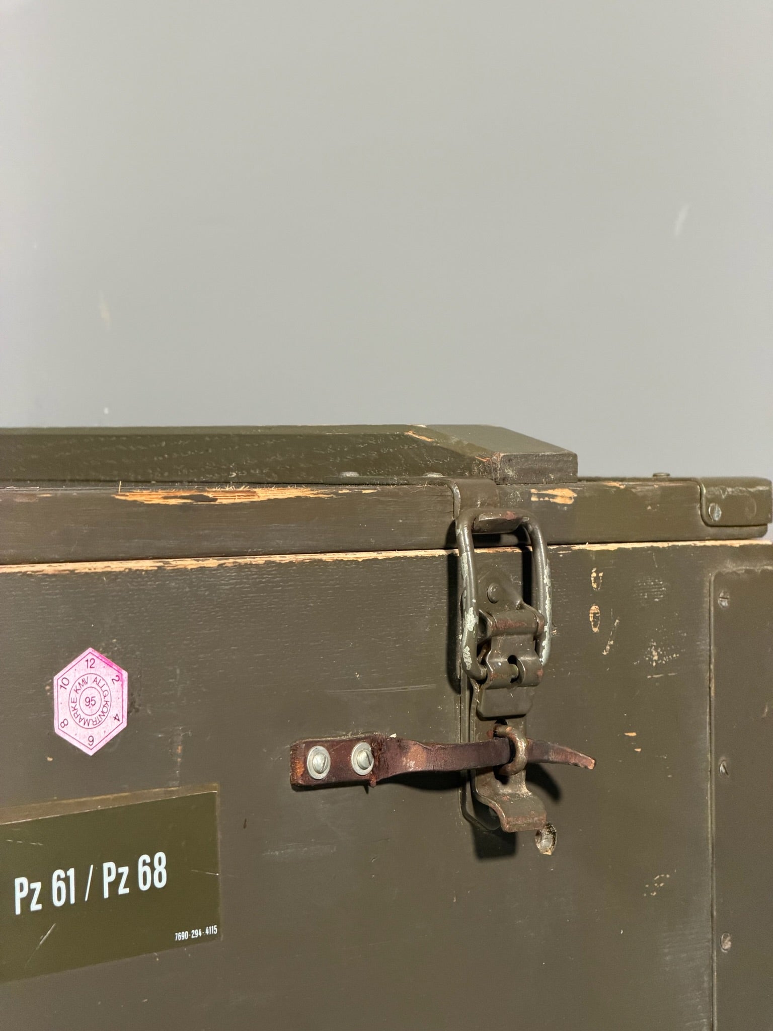 Cassa militare in legno