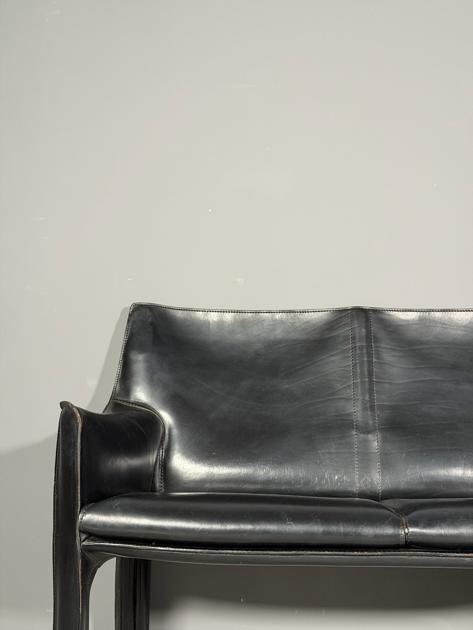 Divanetto in pelle modello "Cab 414"