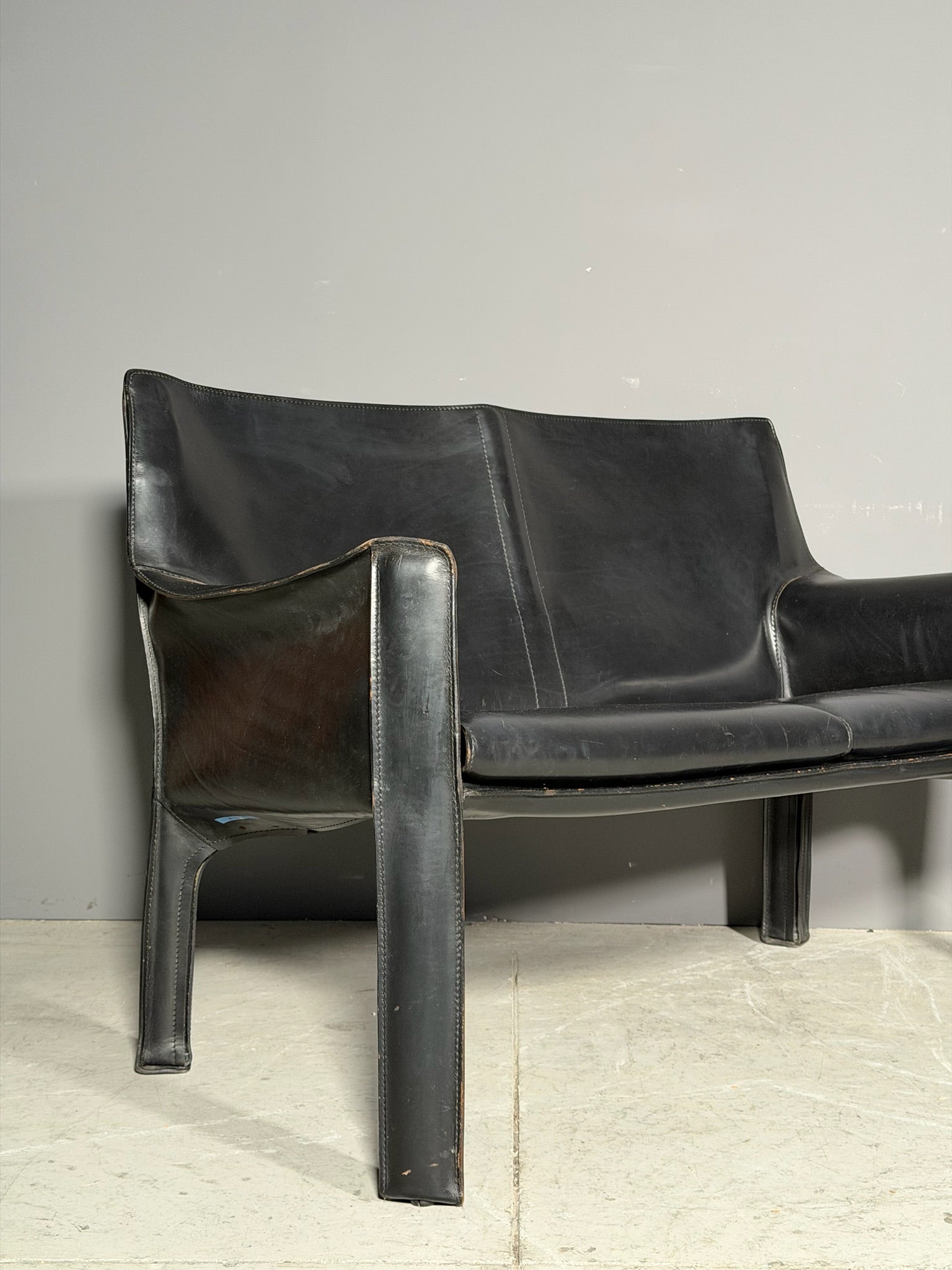 Divanetto in pelle modello "Cab 414"