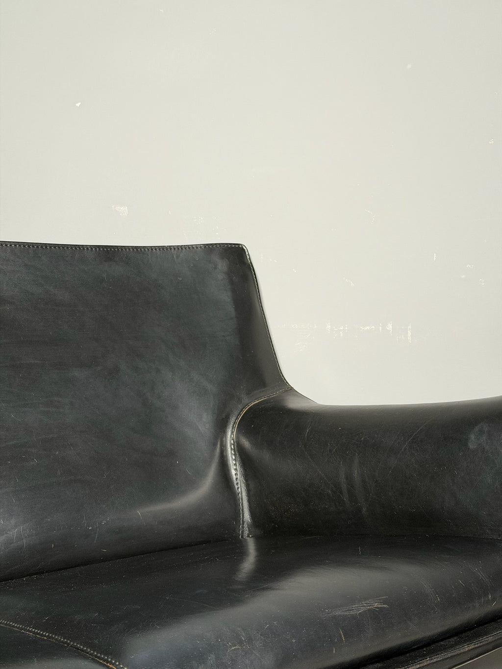 Divanetto in pelle modello "Cab 414"