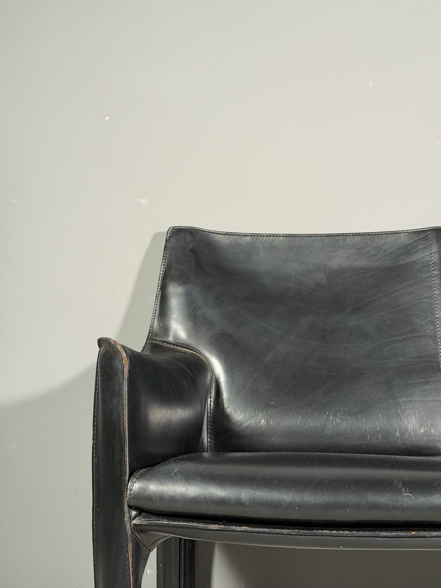 Divanetto in pelle modello "Cab 414"