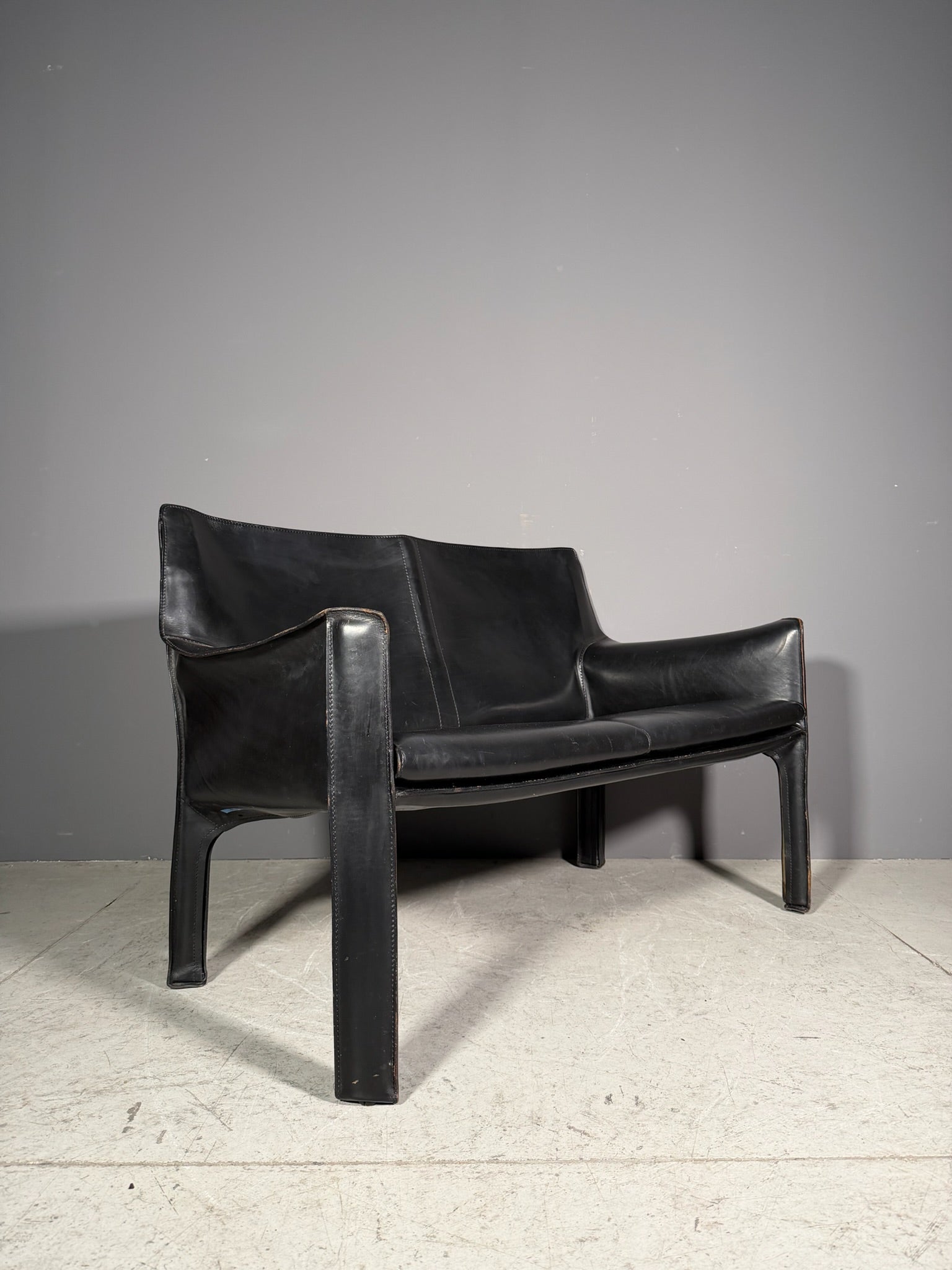 Divanetto in pelle modello "Cab 414"