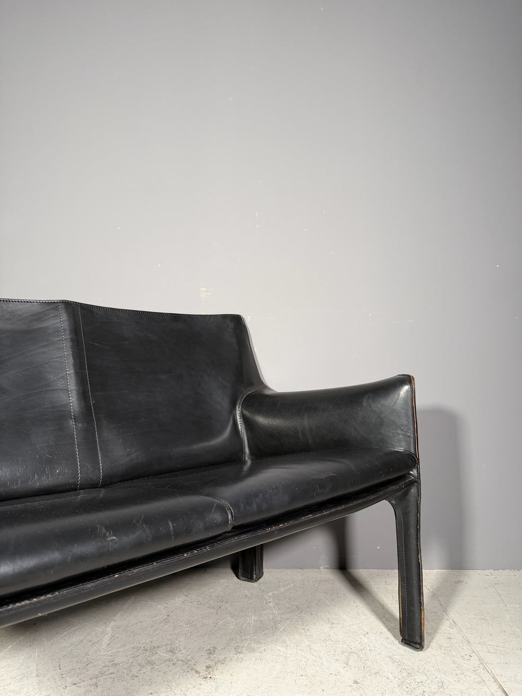 Divanetto in pelle modello "Cab 414"
