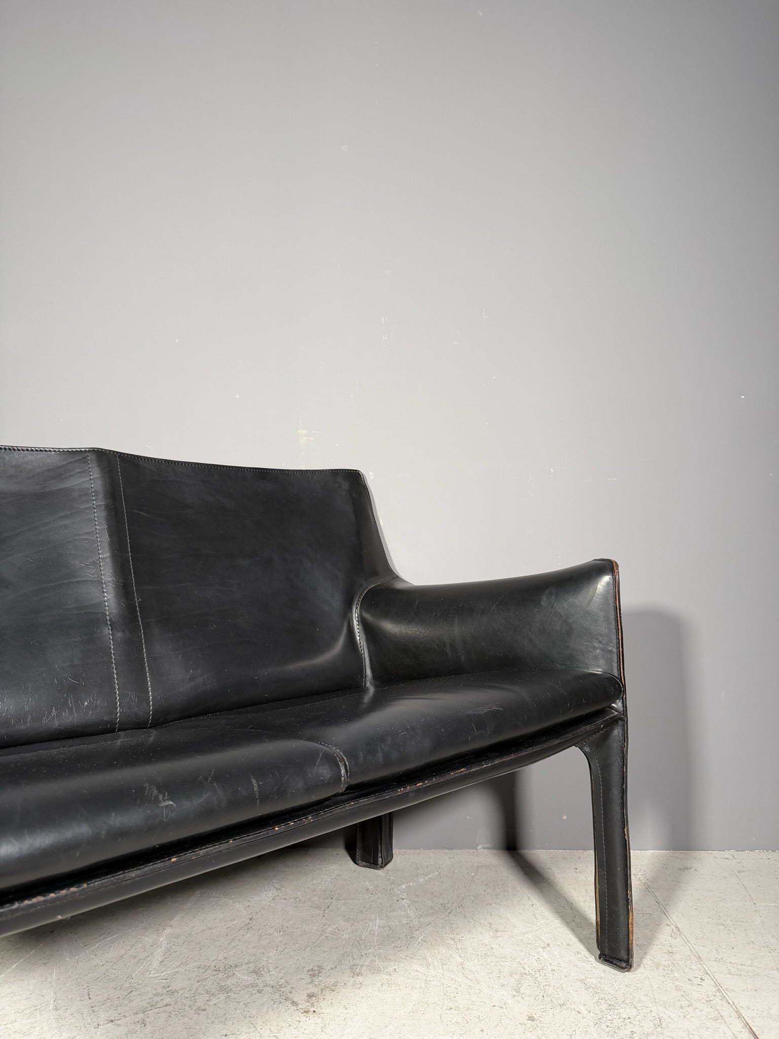 Divanetto in pelle modello "Cab 414"