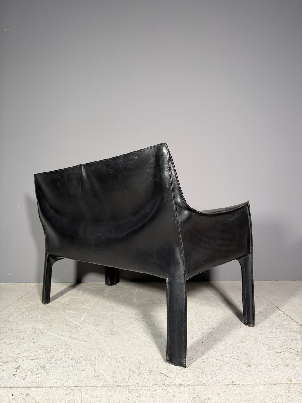 Divanetto in pelle modello "Cab 414"
