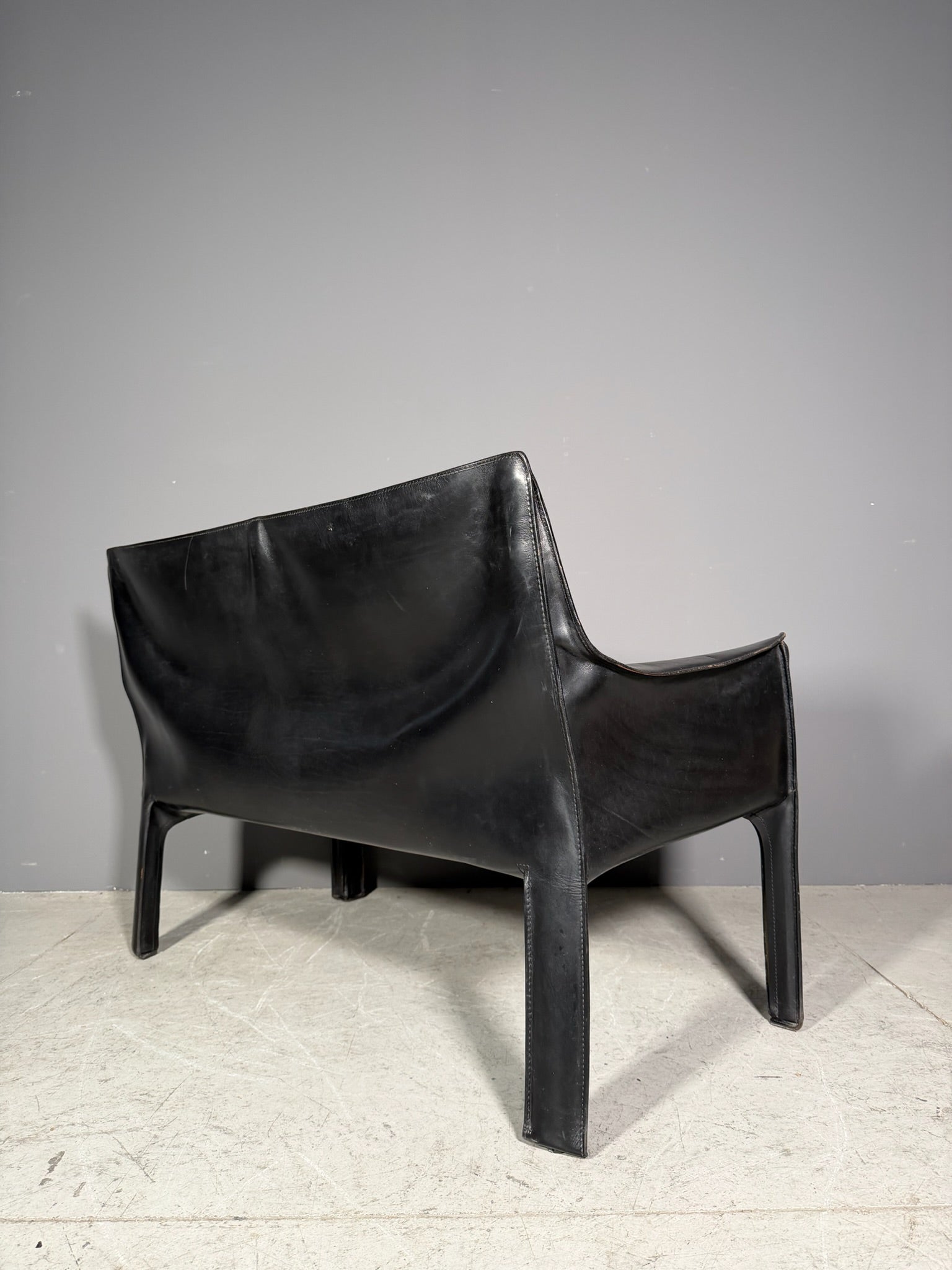 Divanetto in pelle modello "Cab 414"