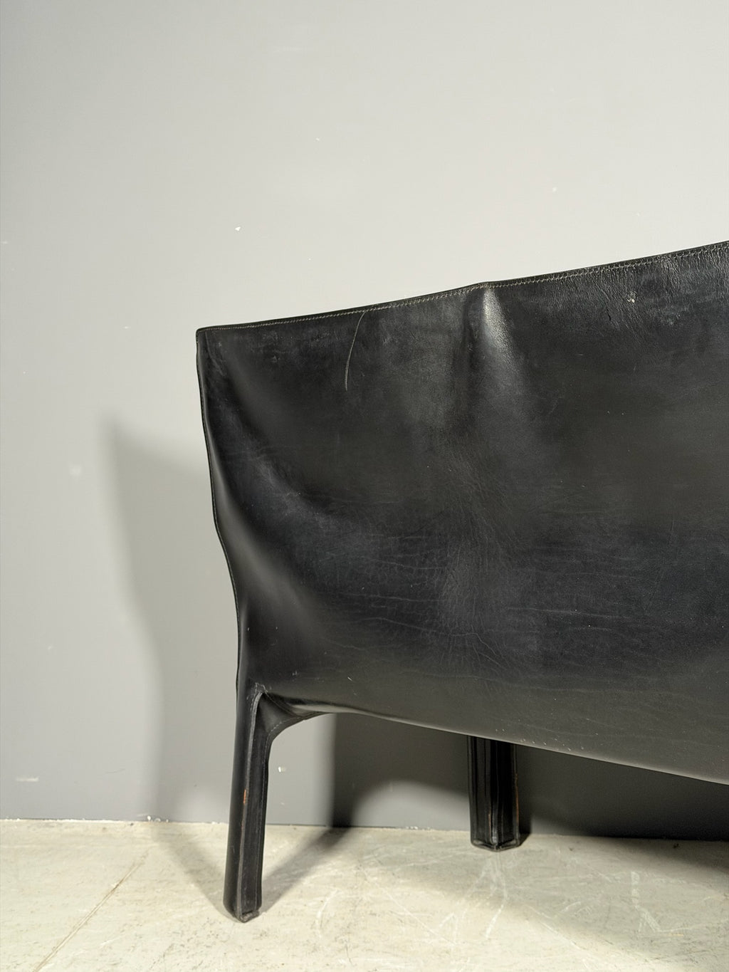 Divanetto in pelle modello "Cab 414"