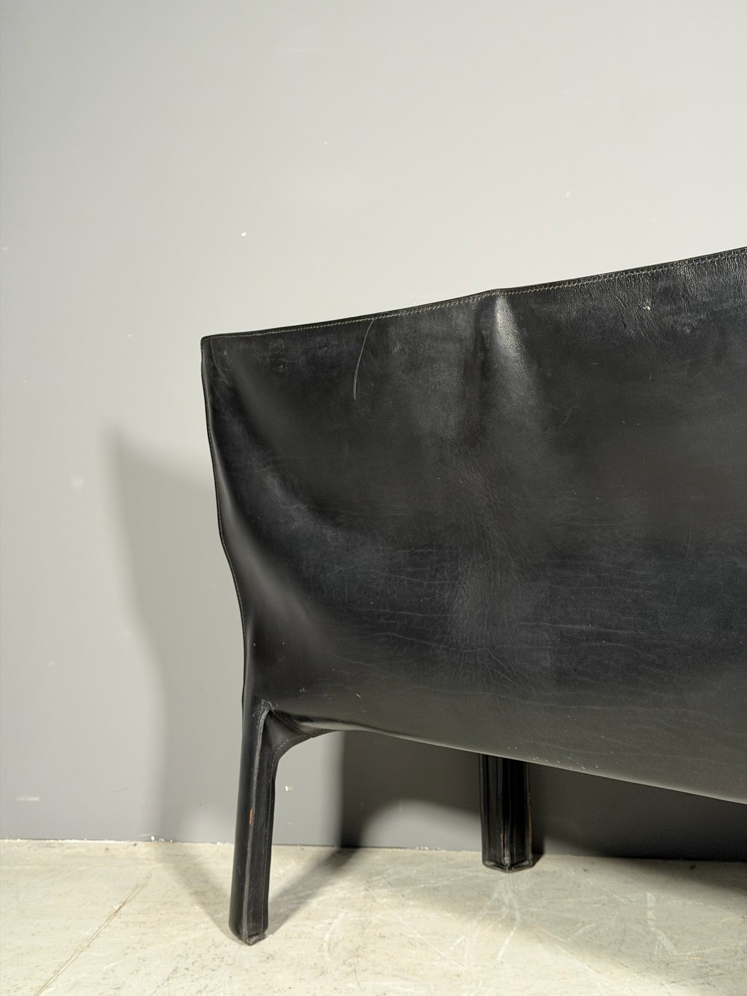 Divanetto in pelle modello "Cab 414"