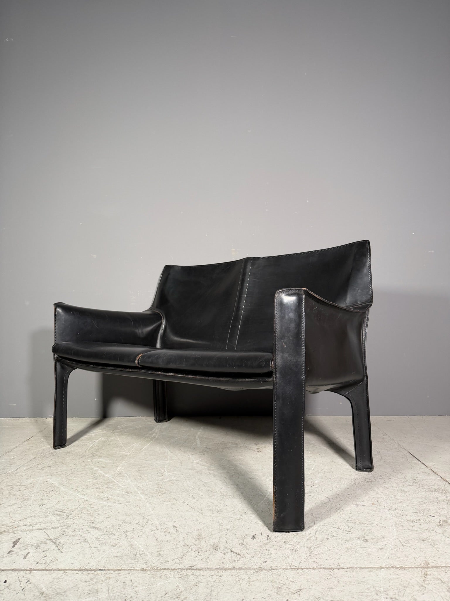 Divanetto in pelle modello "Cab 414"