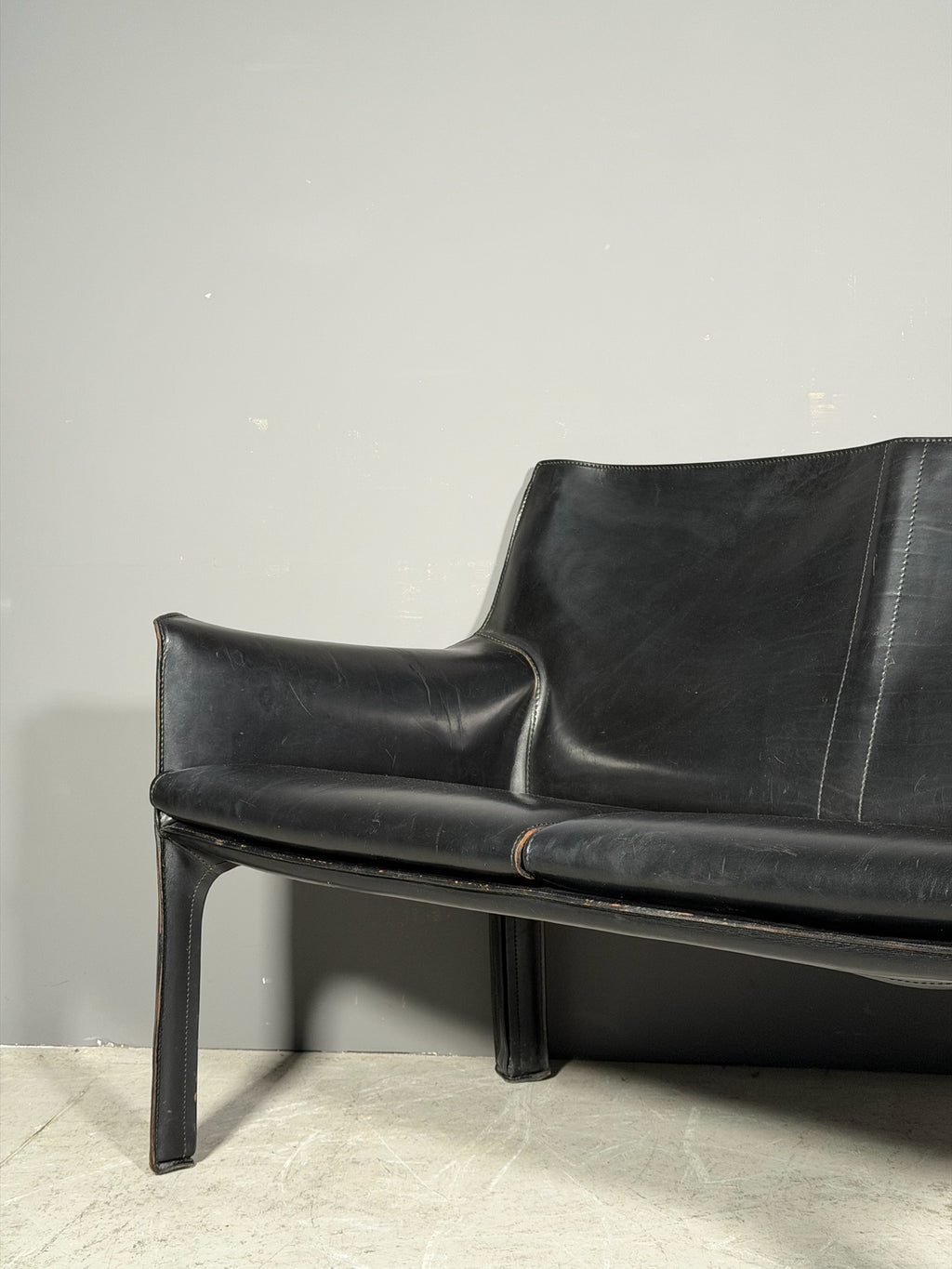 Divanetto in pelle modello "Cab 414"