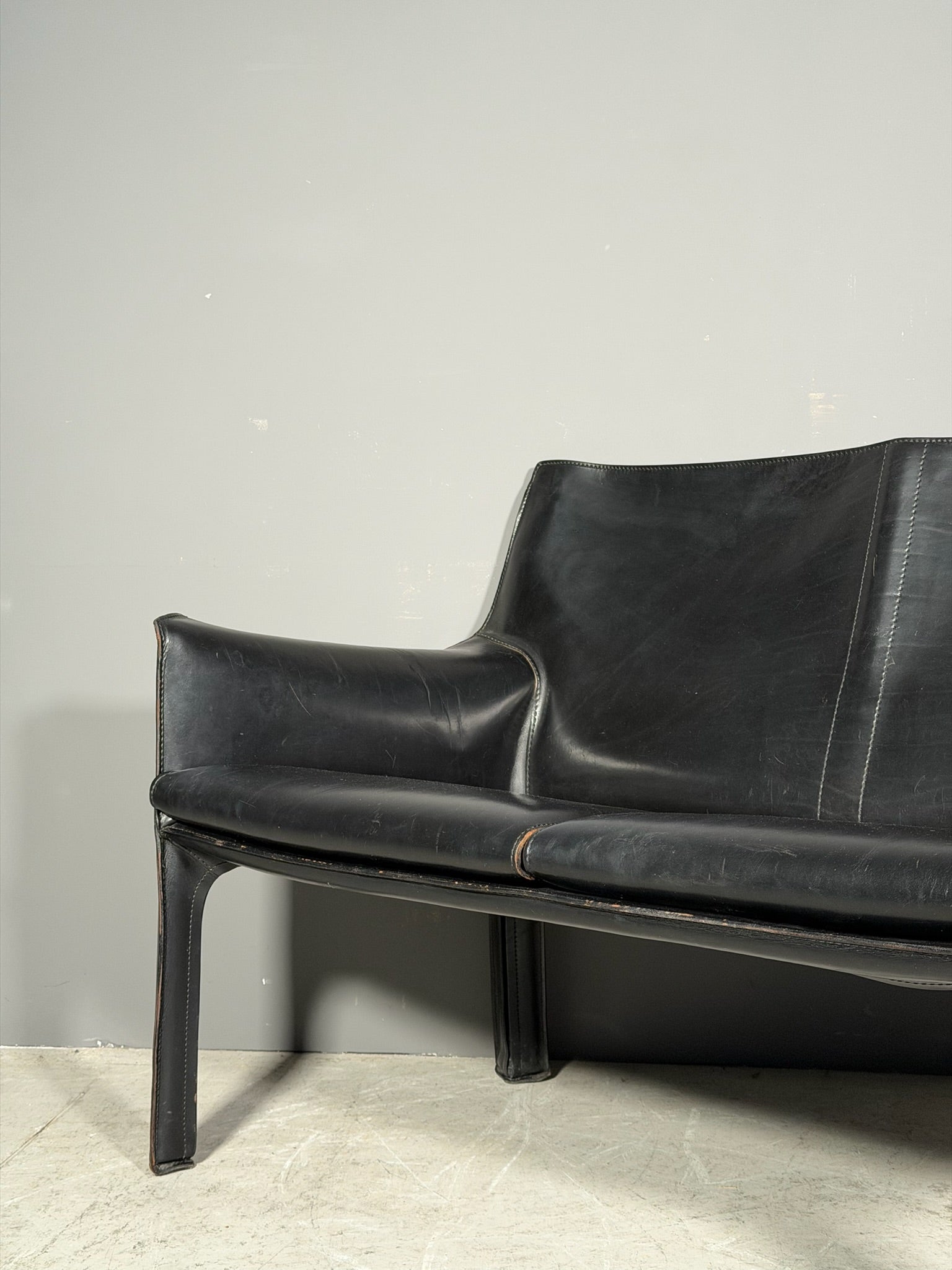 Divanetto in pelle modello "Cab 414"