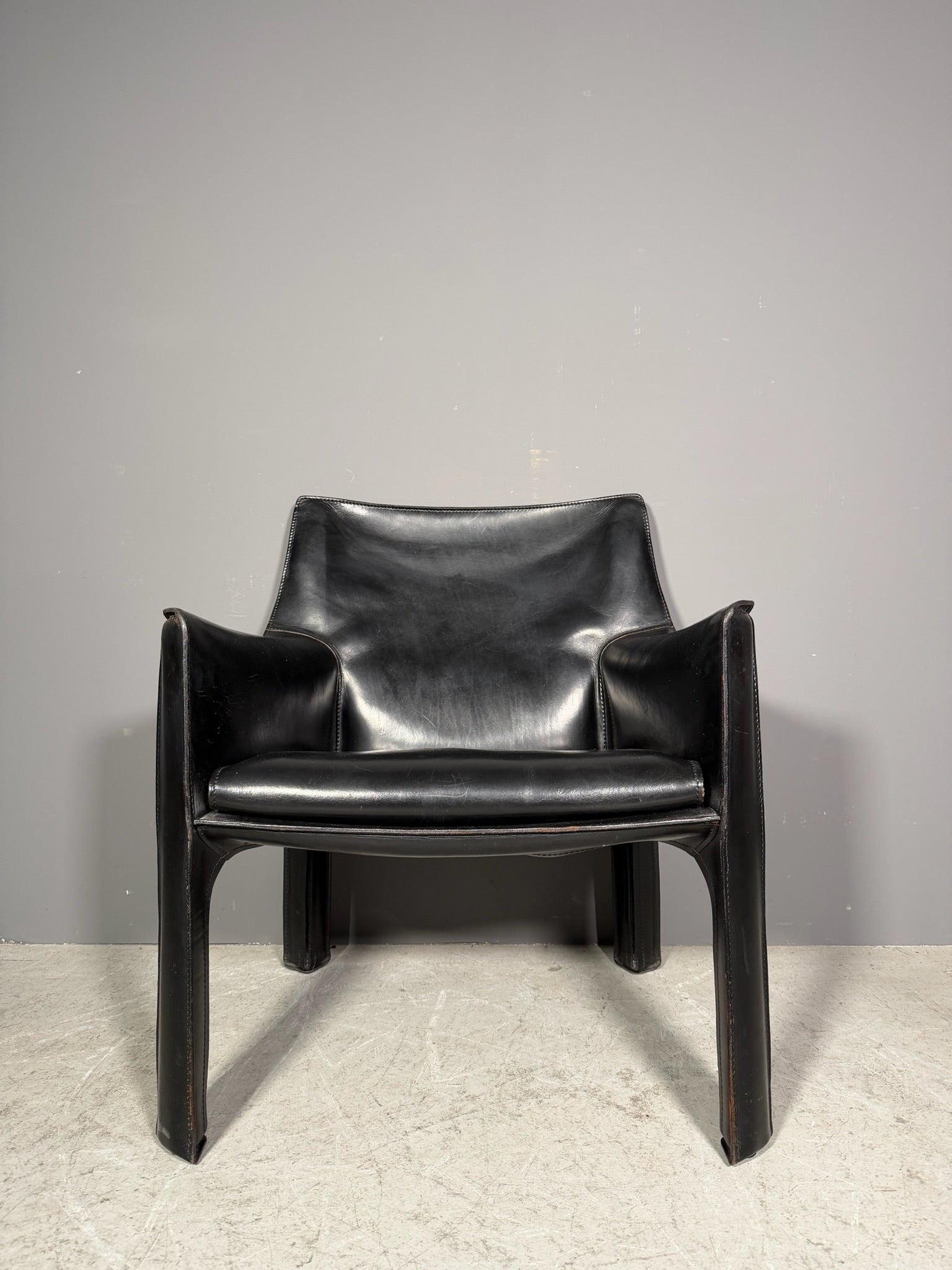 Poltrona in pelle modello "Cab 414"