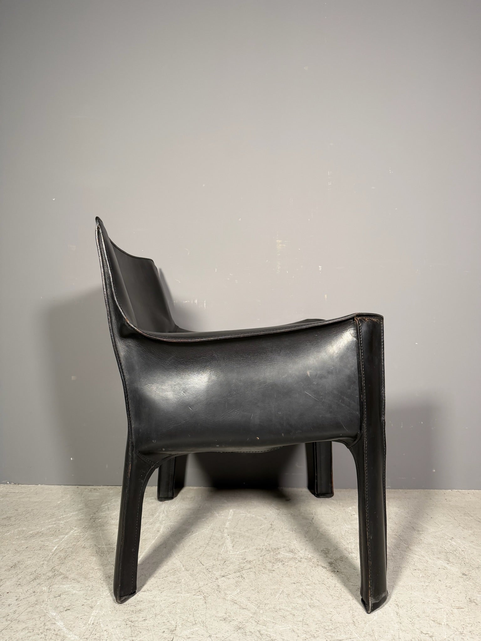 Poltrona in pelle modello "Cab 414"