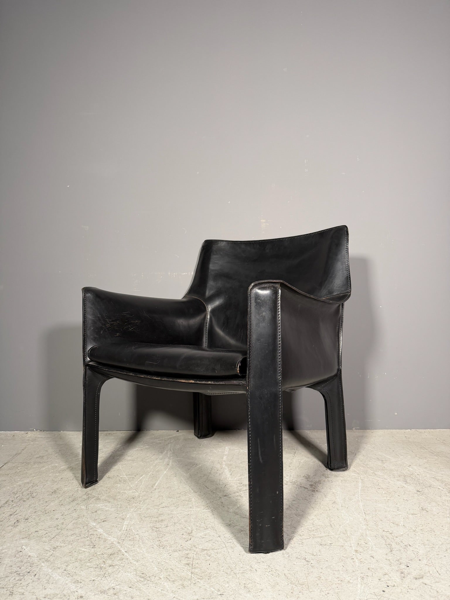 Poltrona in pelle modello "Cab 414"