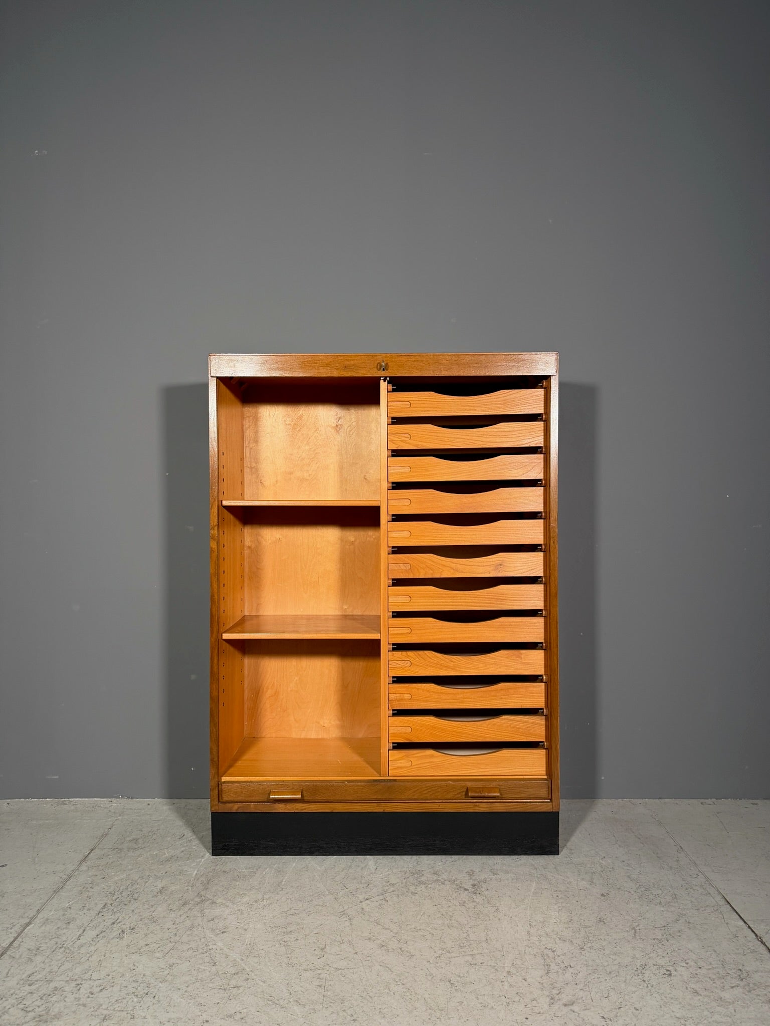 Mobile a serrandina Anni 70