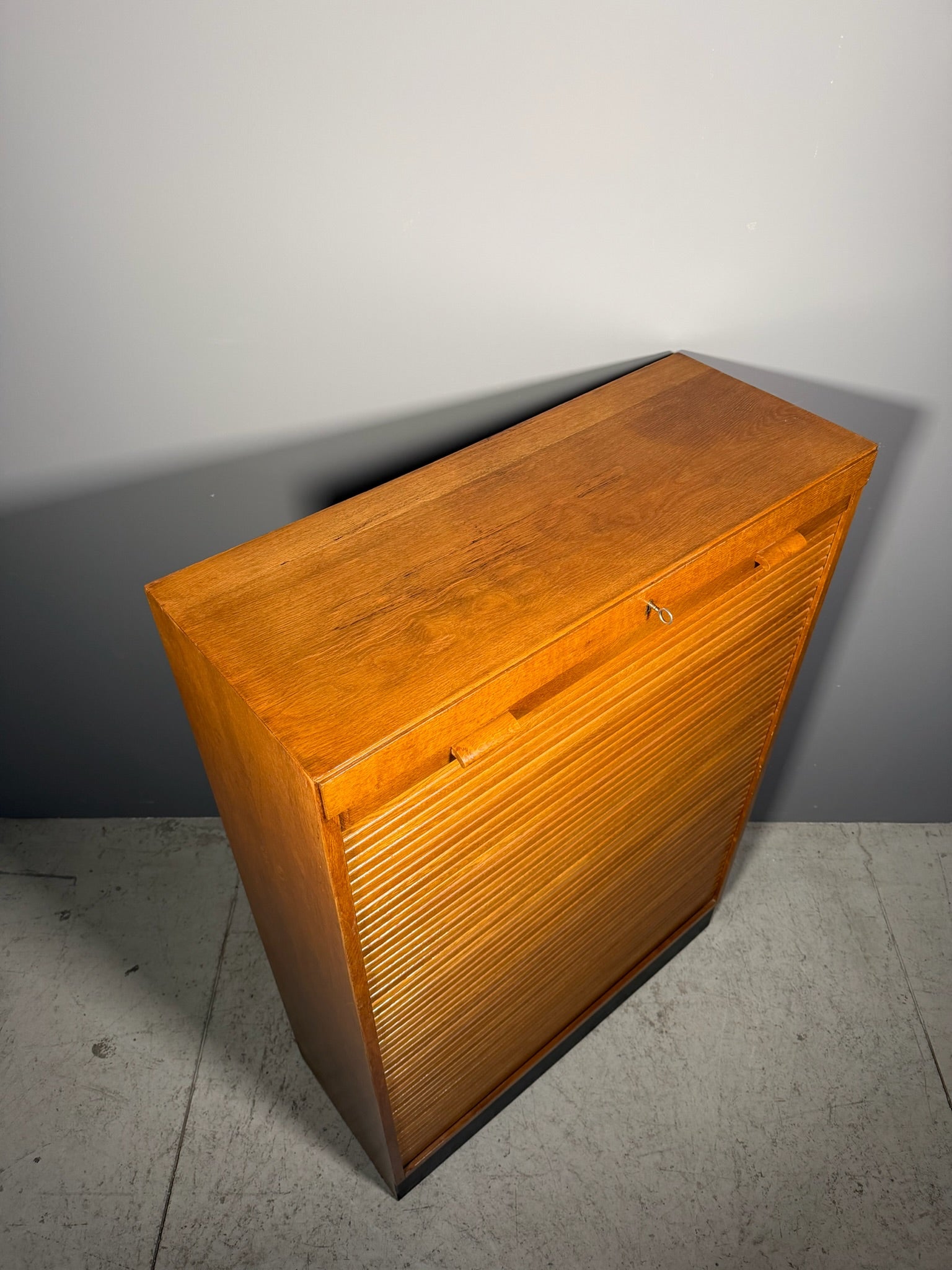 Mobile a serrandina Anni 70