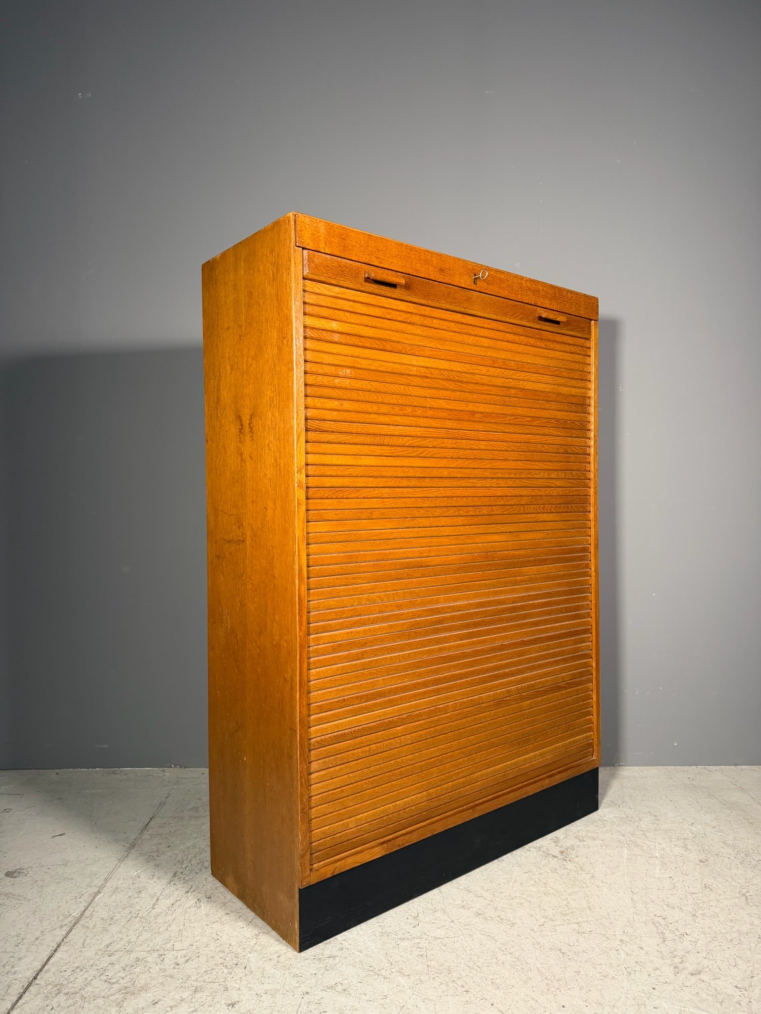 Mobile a serrandina Anni 70