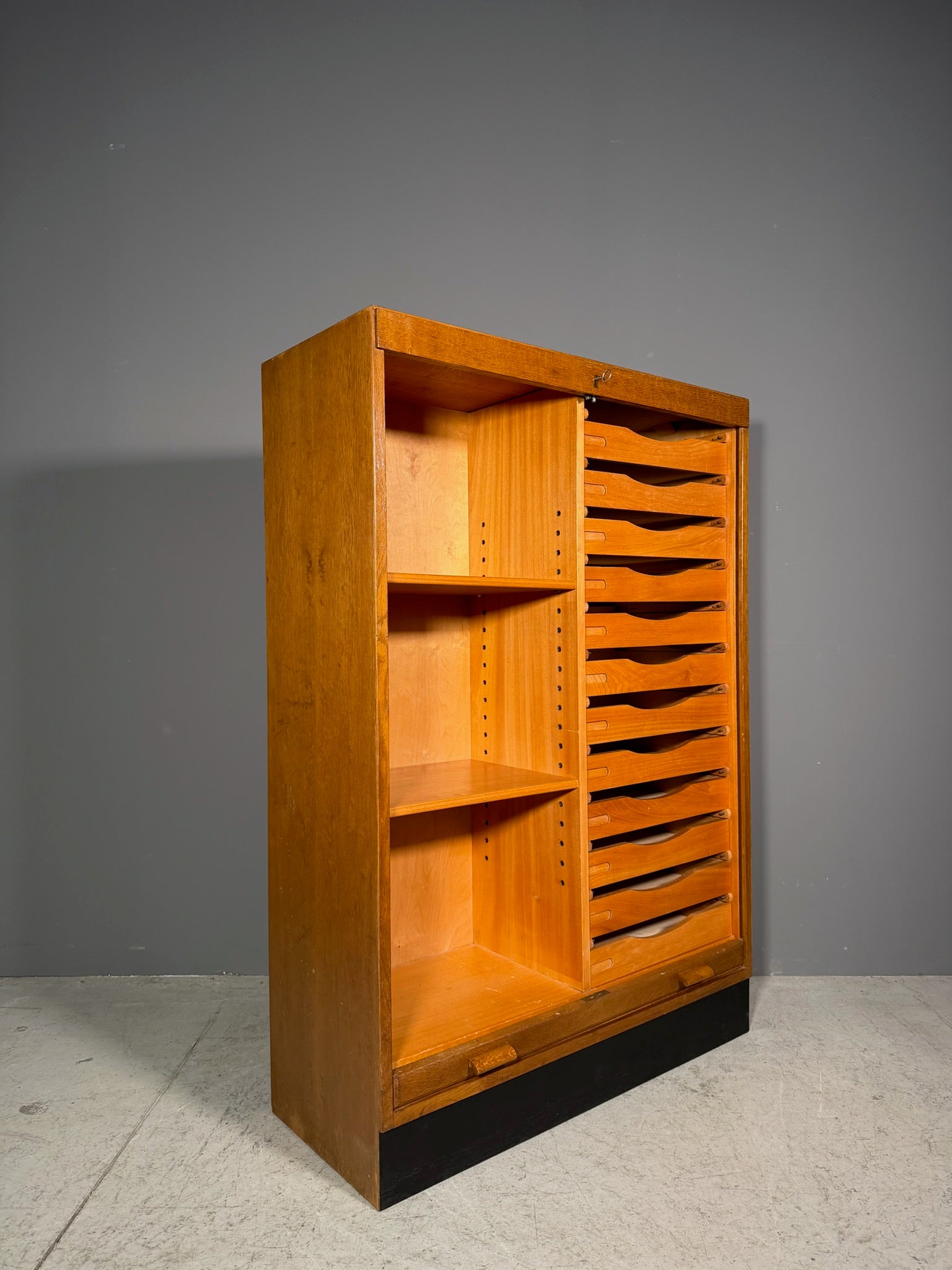 Mobile a serrandina Anni 70