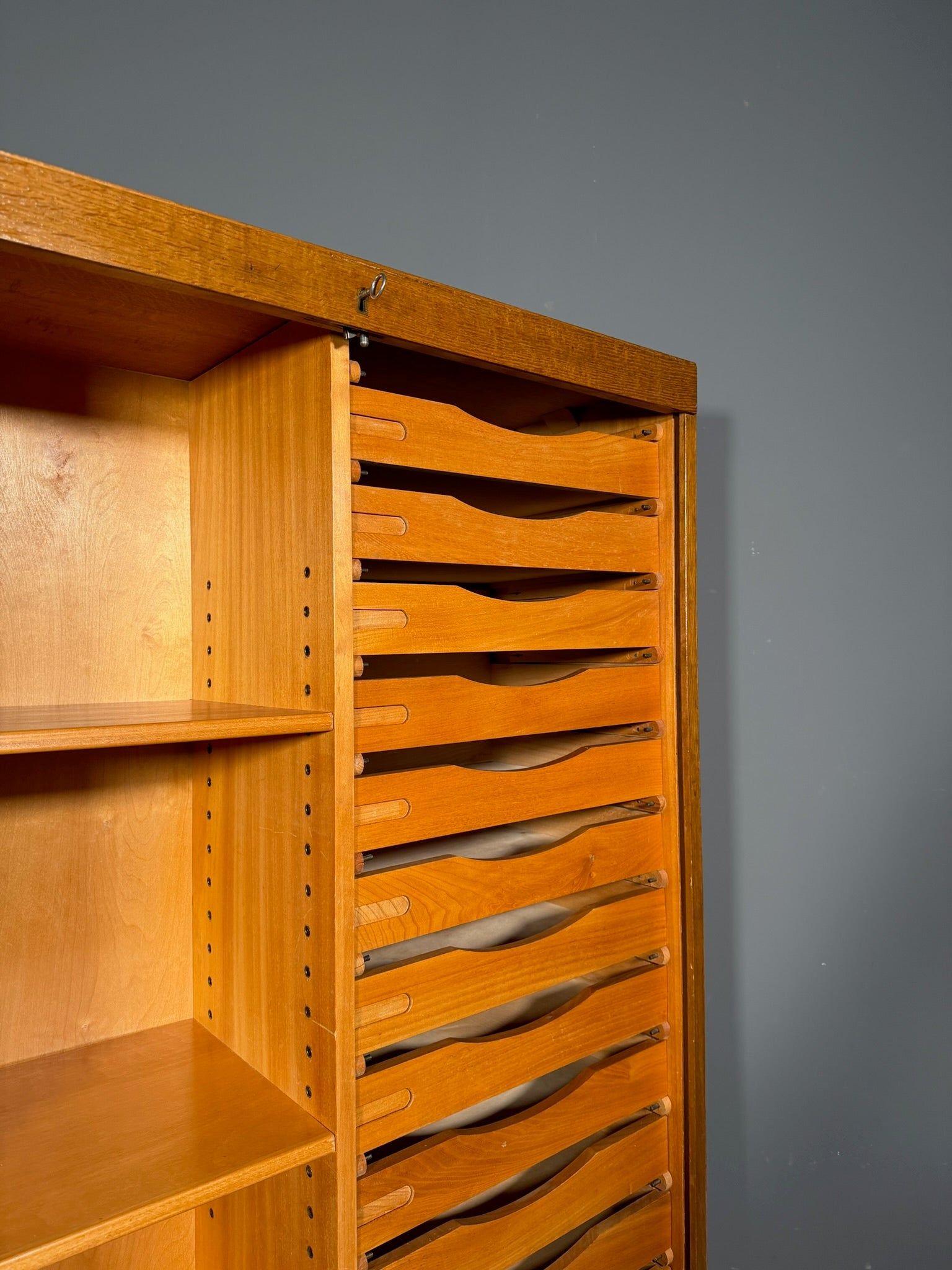 Mobile a serrandina Anni 70